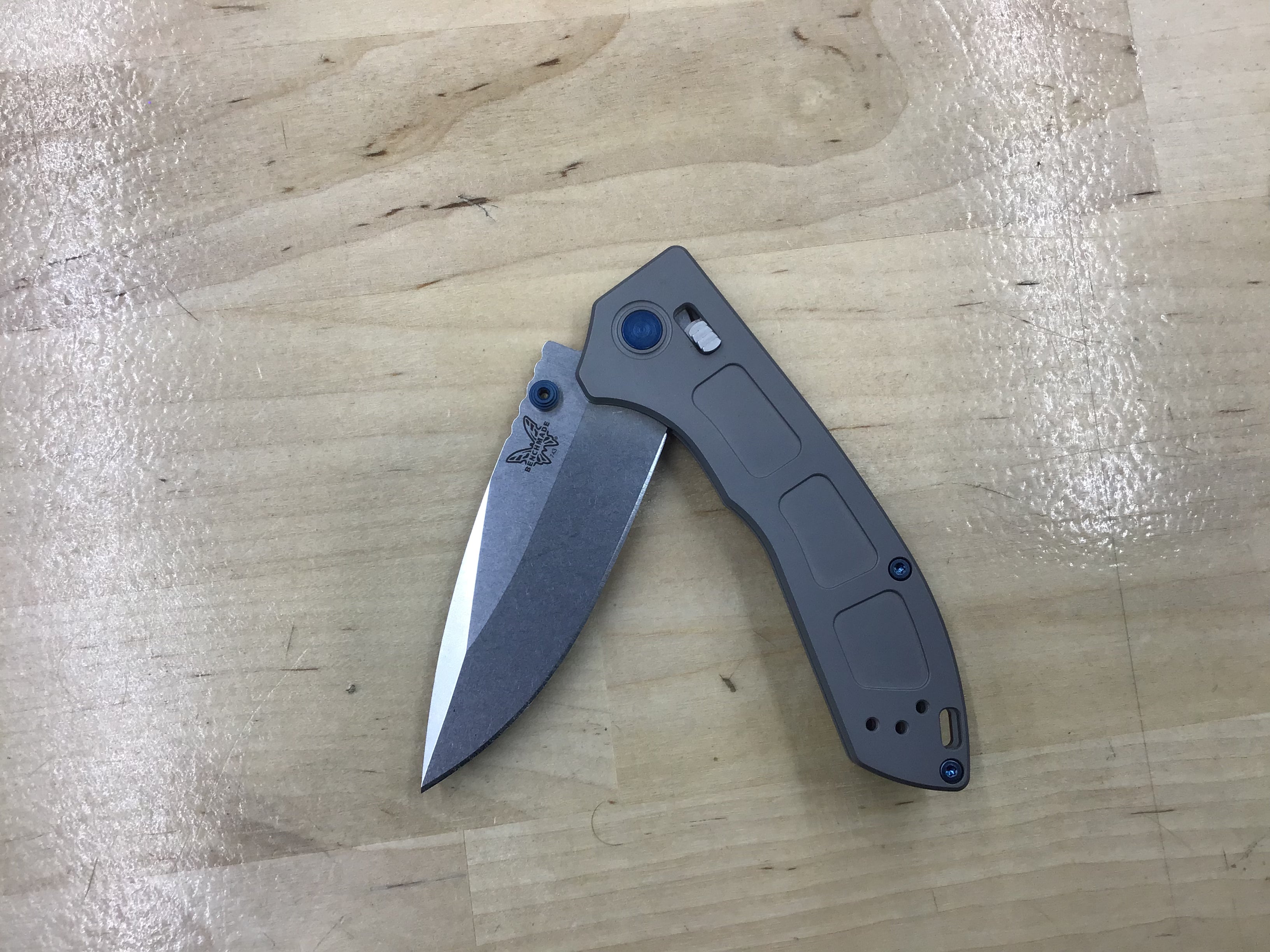 Couteau Benchmade Mini Narrows AXIS Lock Gris Titane (3" SW/Polish) 743 