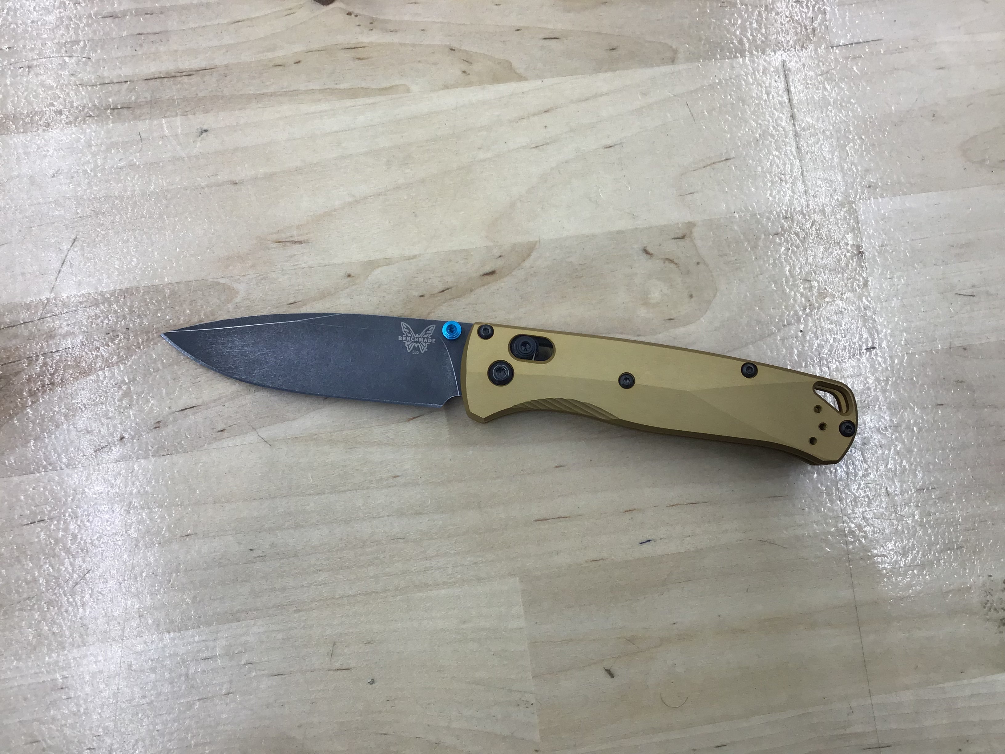 Navaja Benchmade Bugout AXIS Lock de aluminio y latón quemado (DLC de 3,2") 535BK-07 