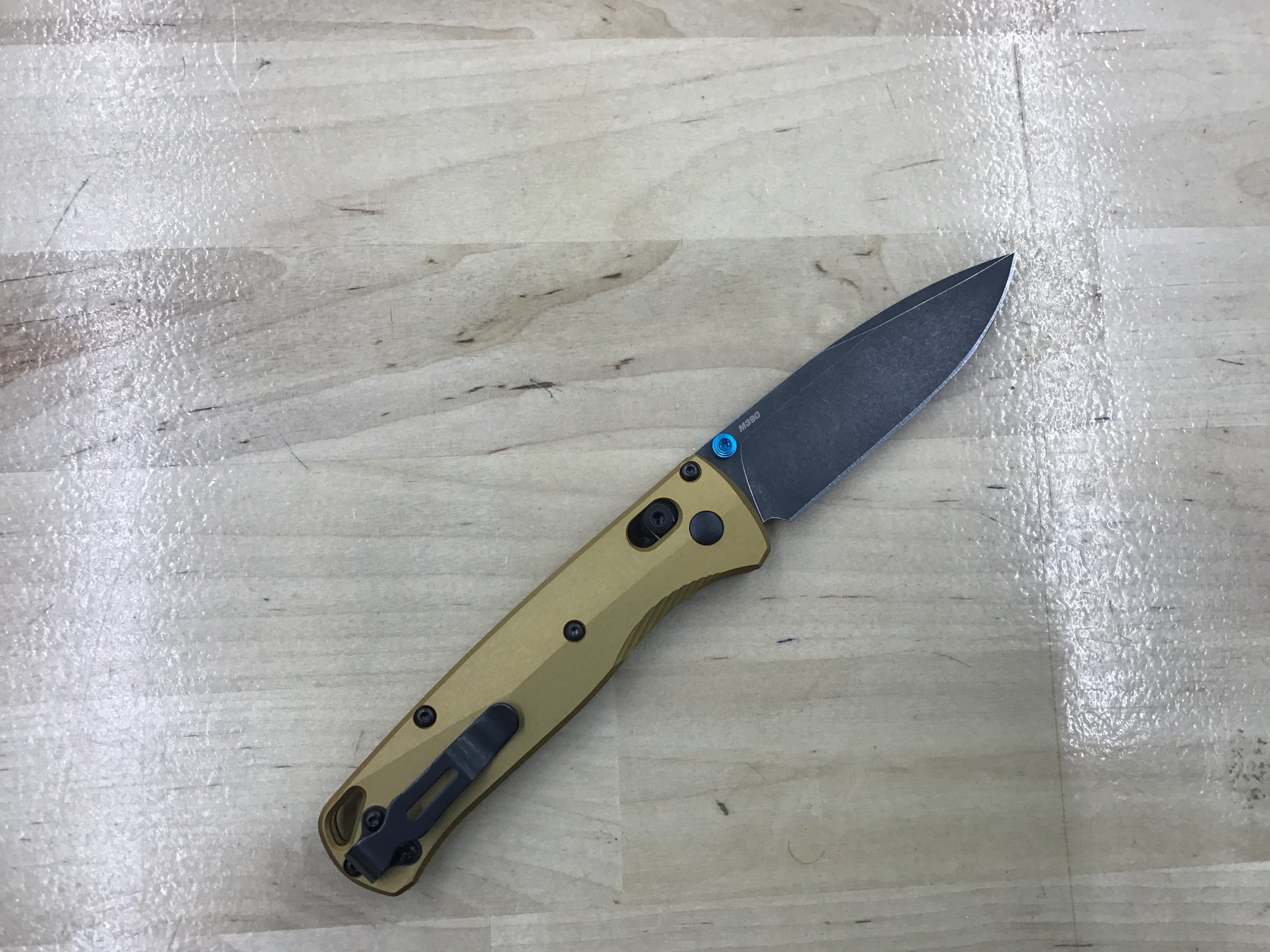 Couteau Benchmade Bugout AXIS Lock en laiton brûlé et aluminium (3,2" DLC) 535BK-07 