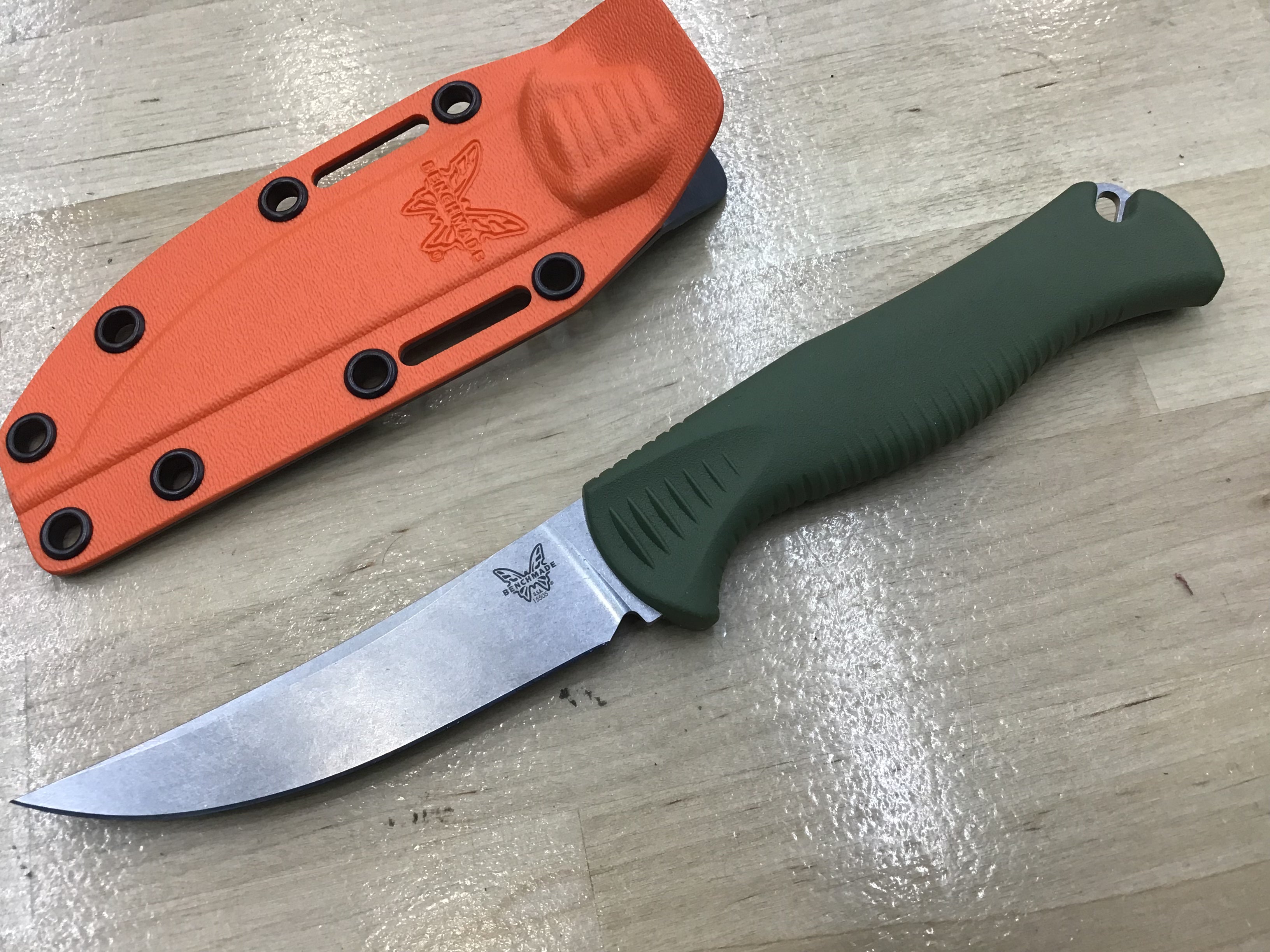 Benchmade Meatcrafter 4” CPM 154 avec Santoprene vert olive foncé 15505