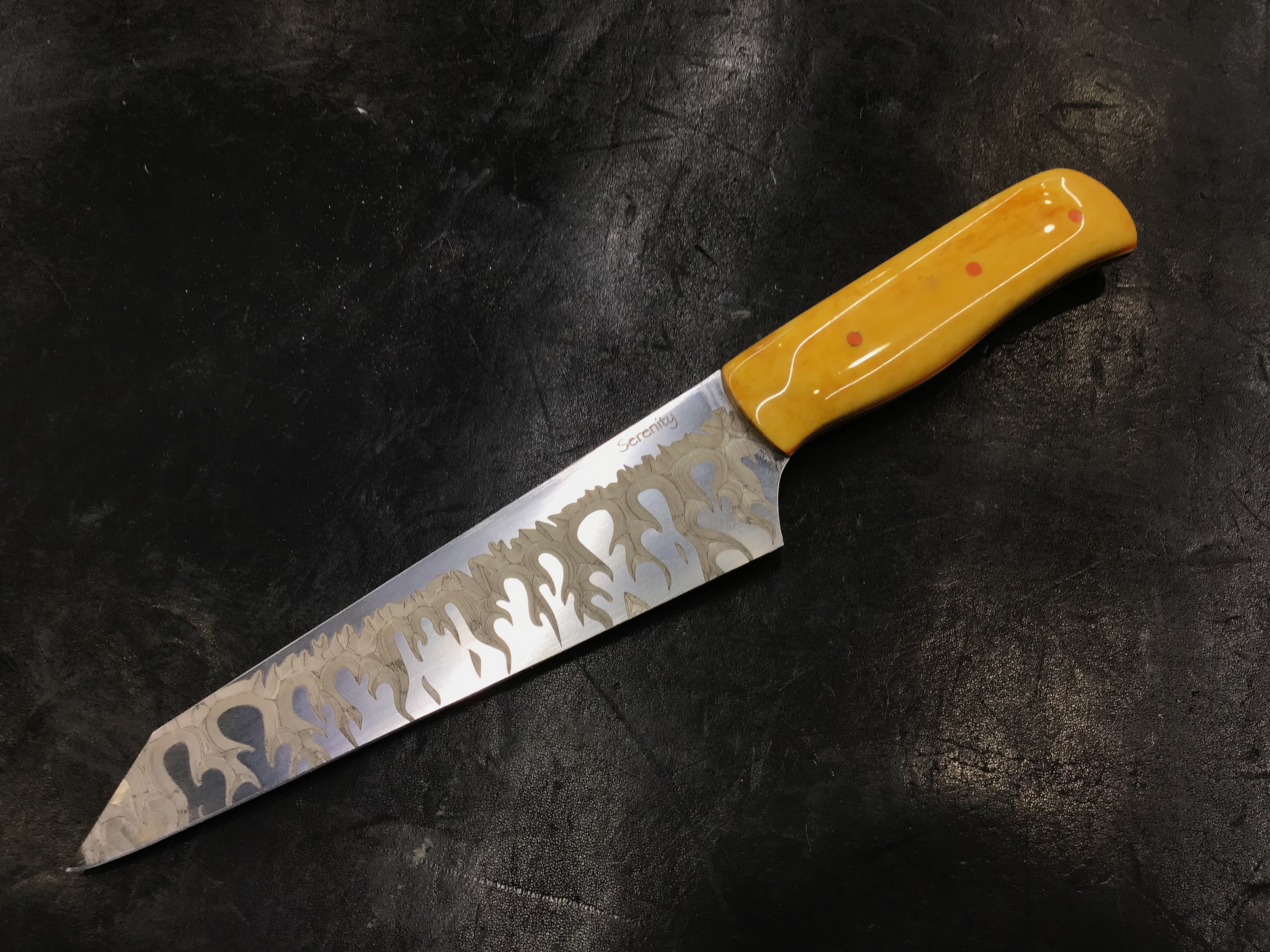 Cuchillo Kiritsuke Petty - CPM154 Grabado al fuego - Mango de hueso de jirafa