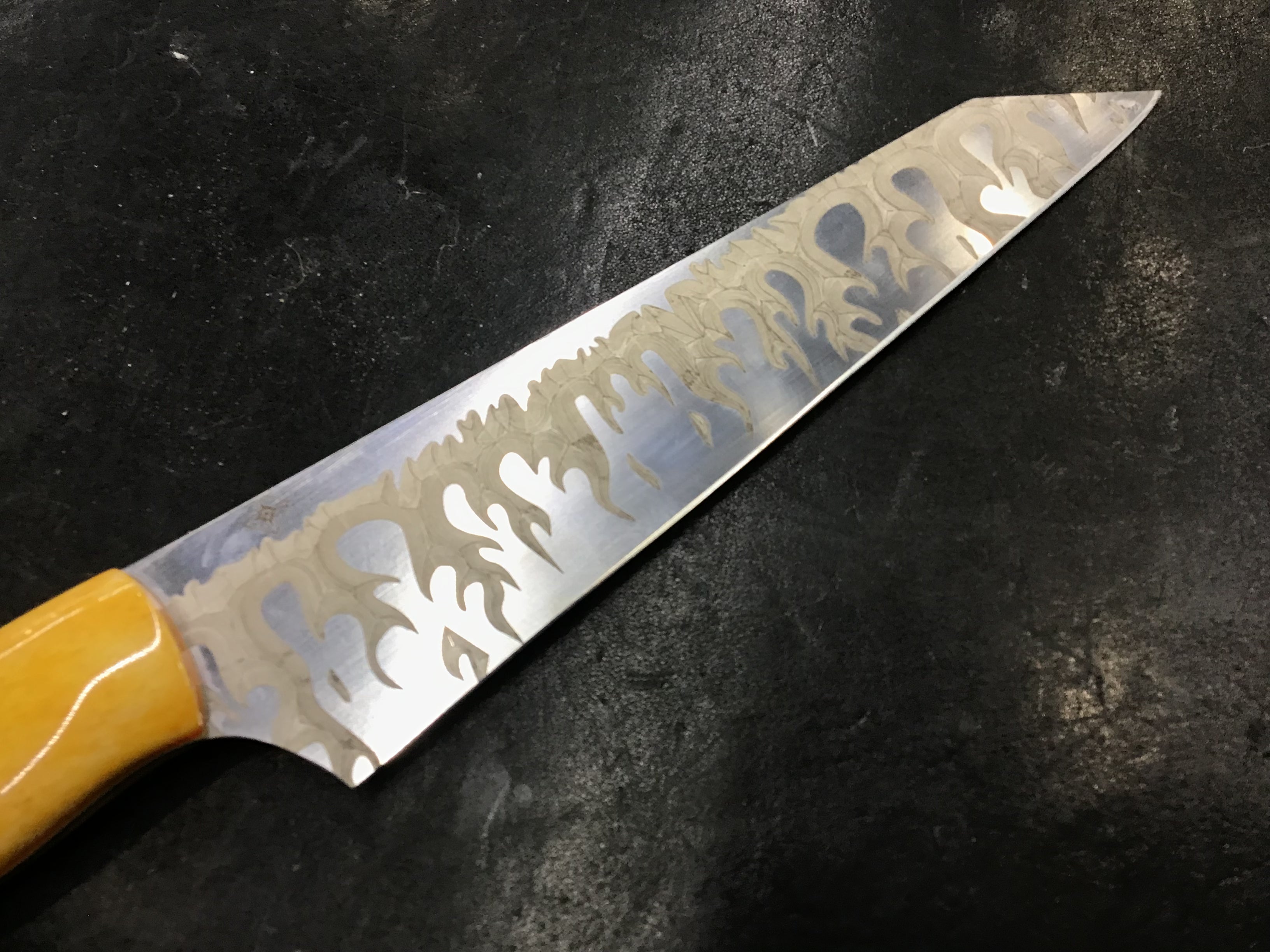 Cuchillo Kiritsuke Petty - CPM154 Grabado al fuego - Mango de hueso de jirafa