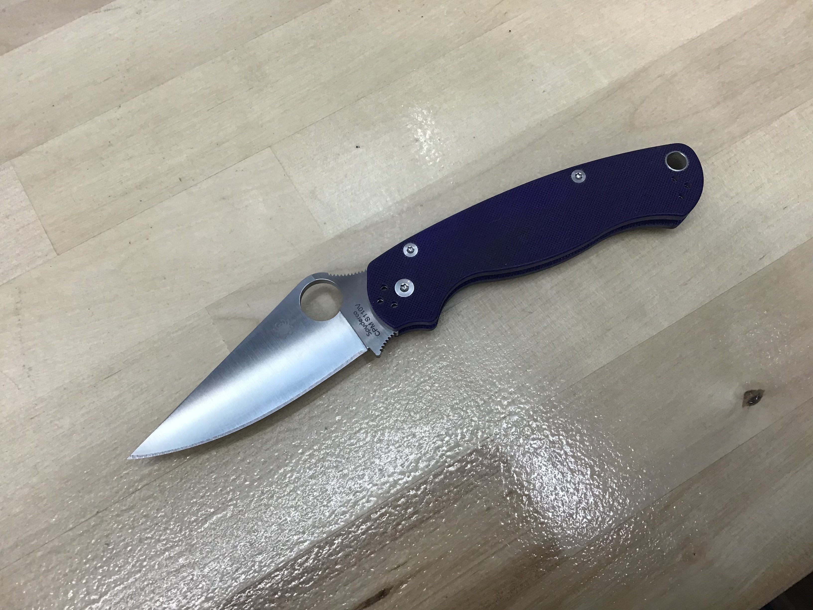 Spyderco Para Military 2 en CPM S45VN BK avec Blurple G-10