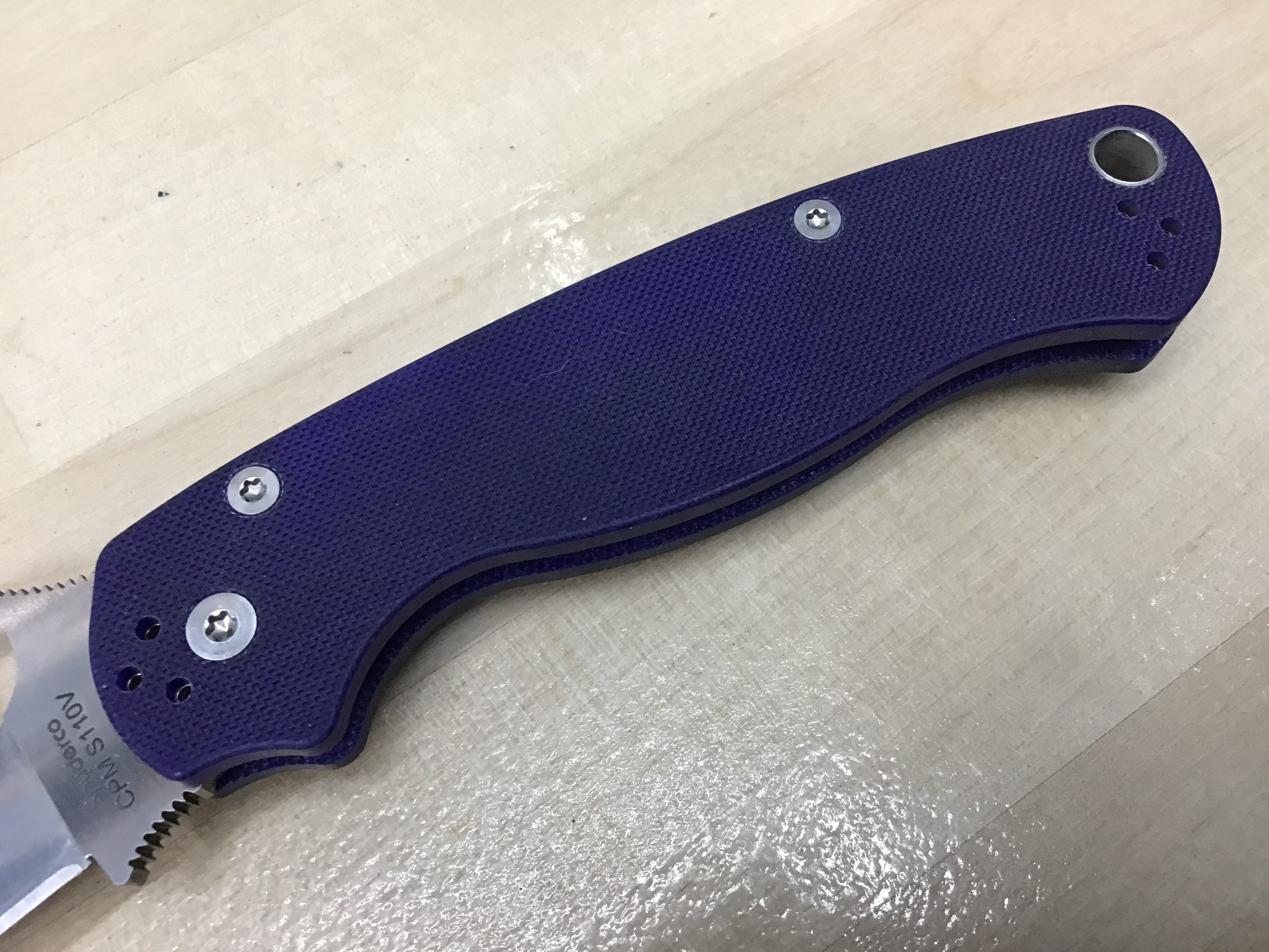 Spyderco Para Military 2 en CPM S45VN BK avec Blurple G-10