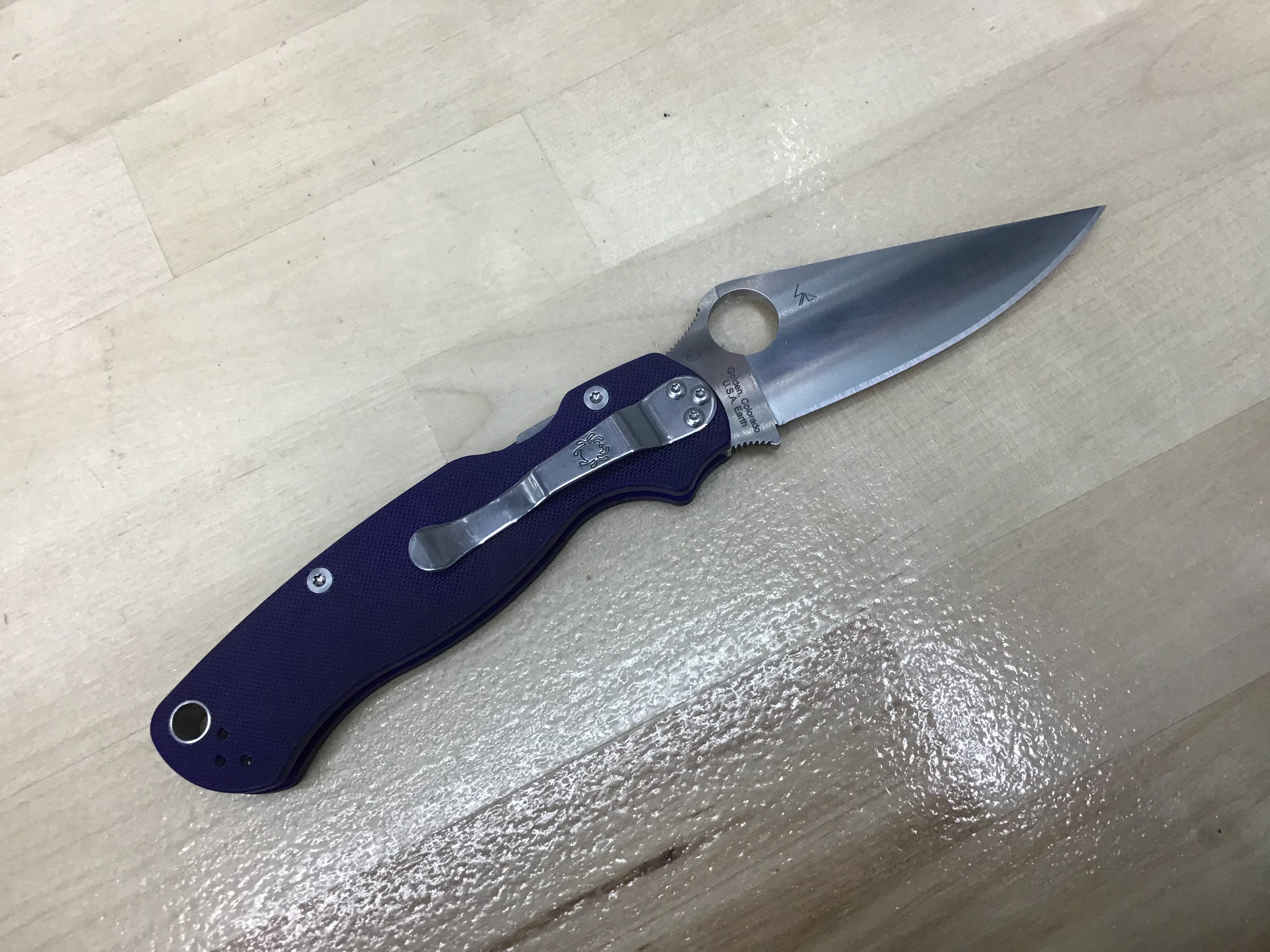 Spyderco Para Military 2 en CPM S45VN BK con Blurple G-10