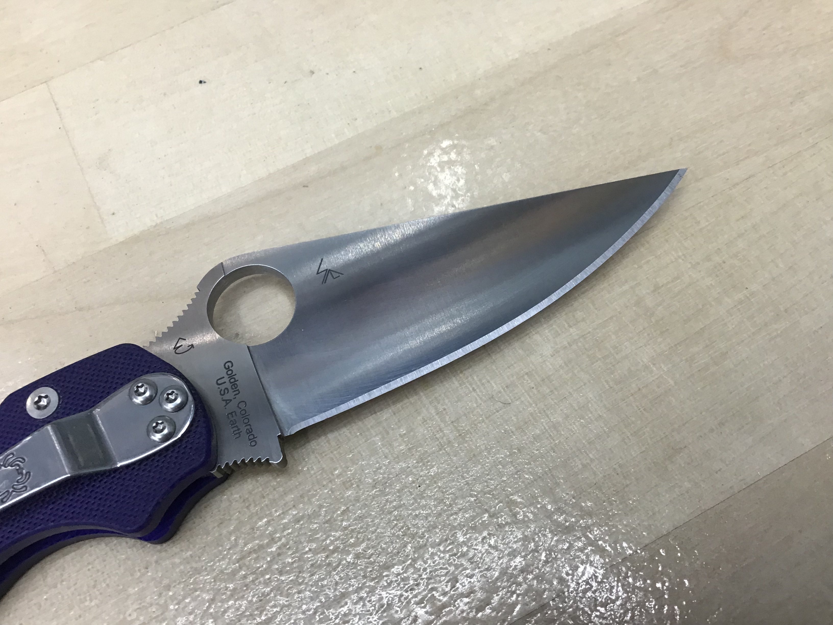 Spyderco Para Military 2 en CPM S45VN BK avec Blurple G-10