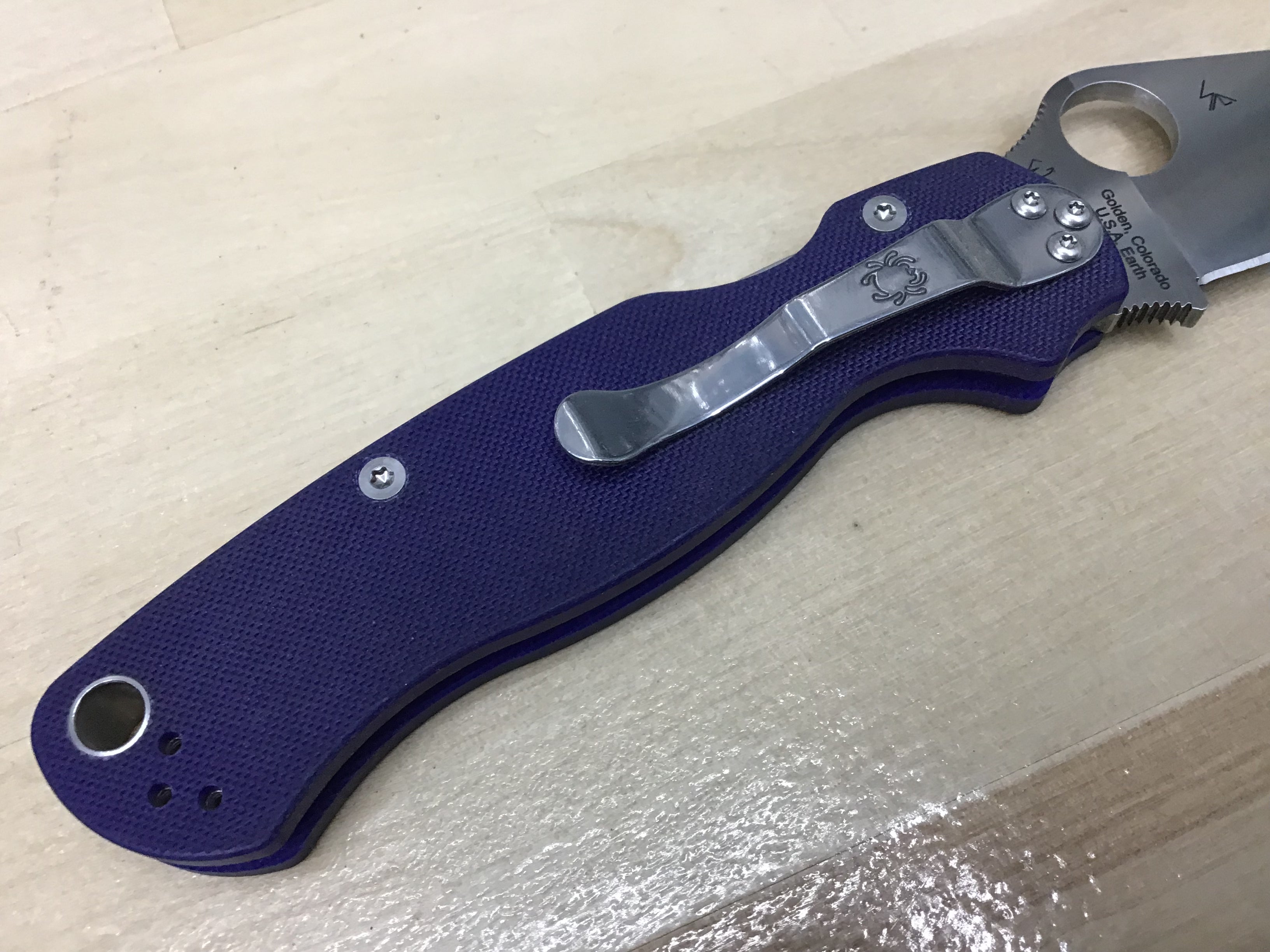 Spyderco Para Military 2 en CPM S45VN BK avec Blurple G-10