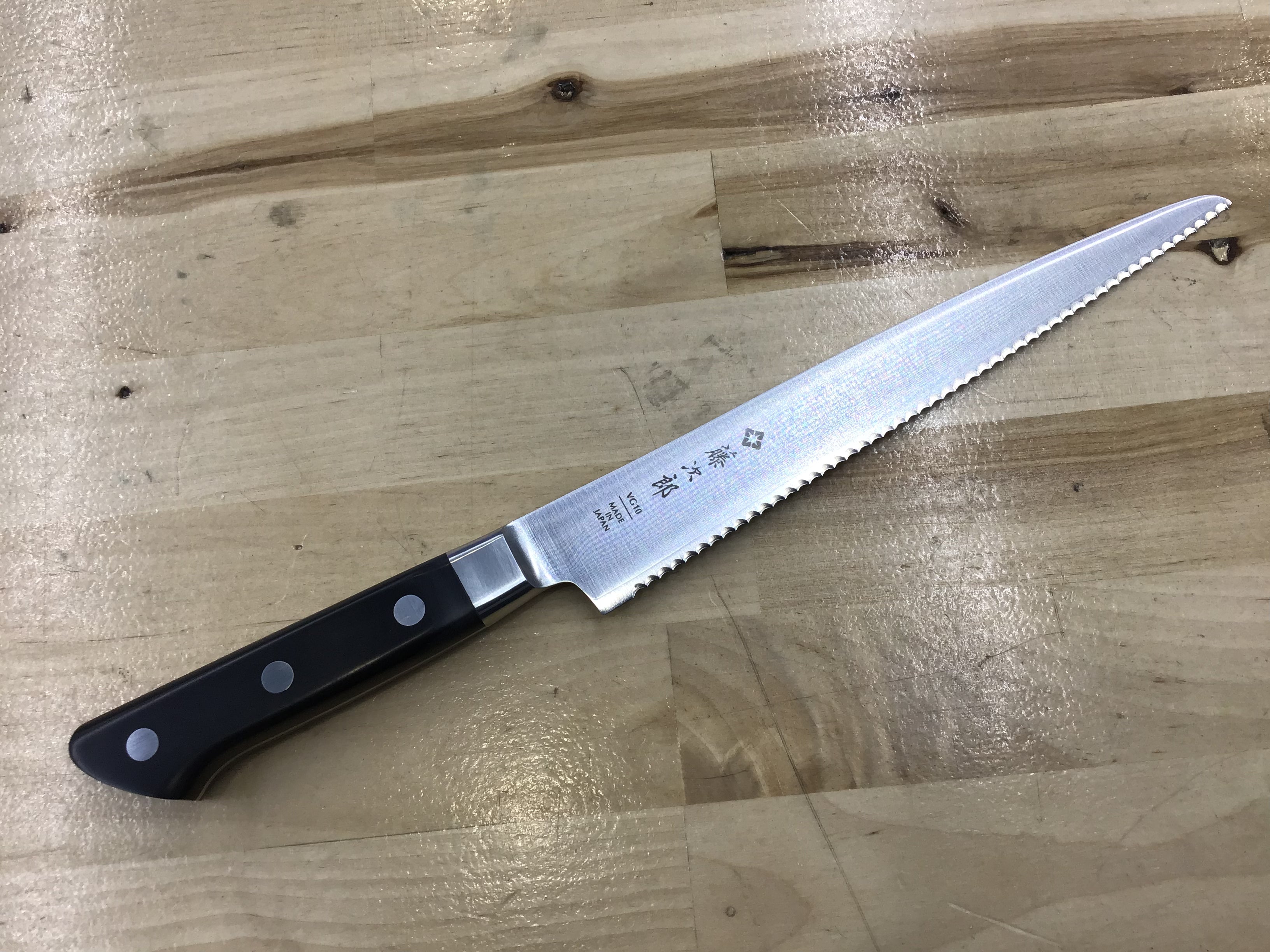 Tojiro F-828 Classic Bread Knife 215mm