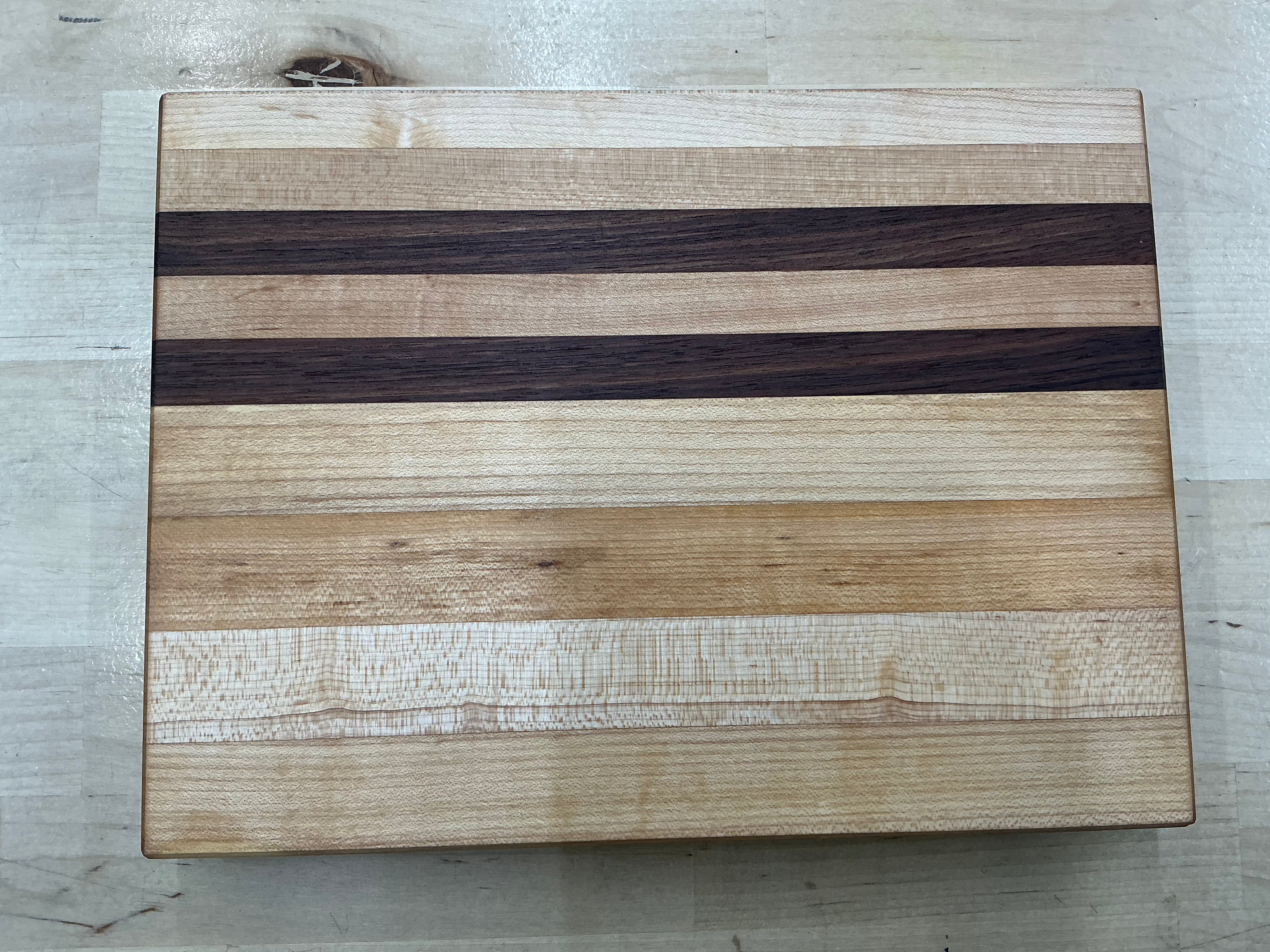 7HMS Maple & Walnut Side Cutting Board