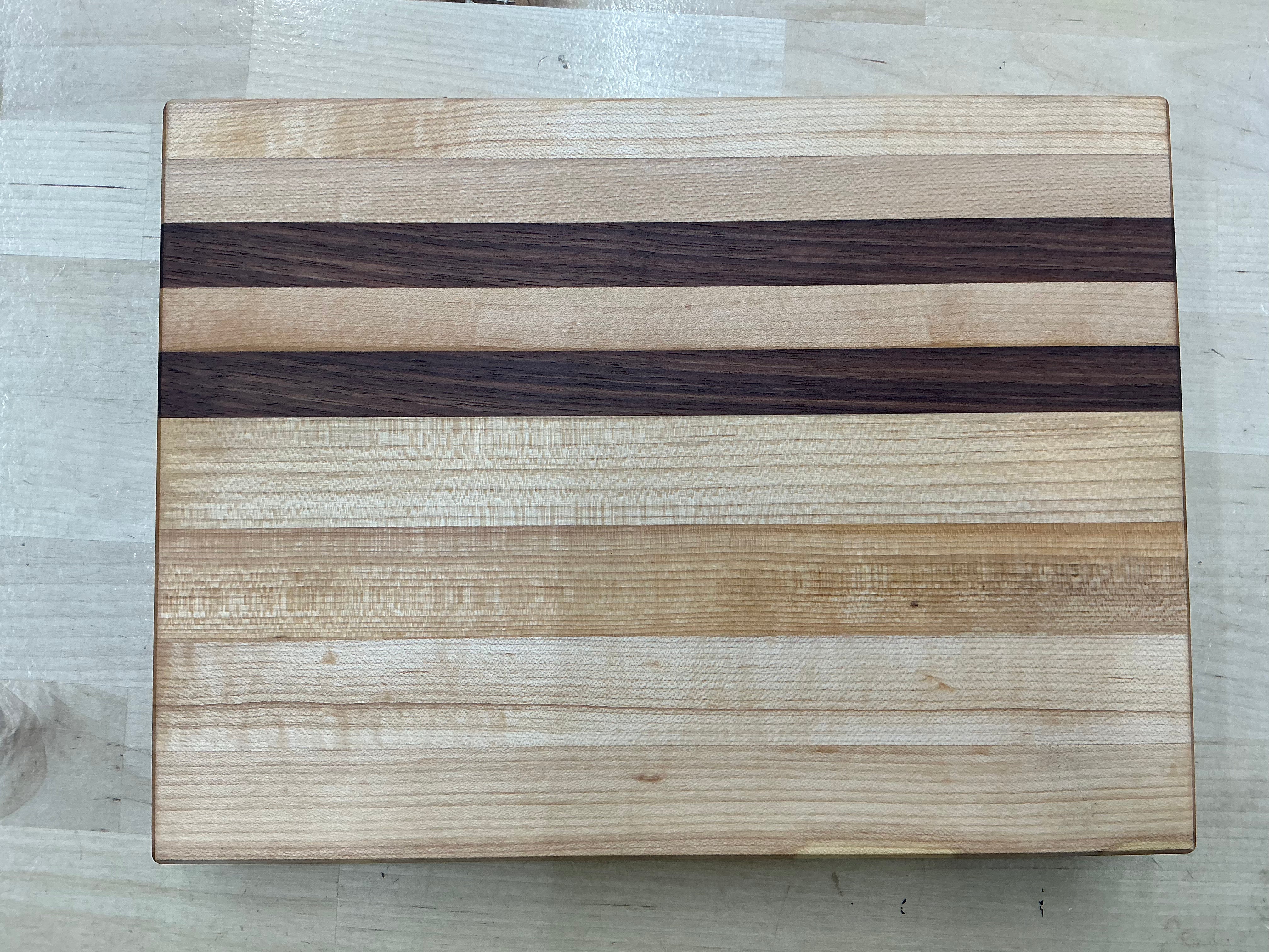 7HMS Maple & Walnut Side Cutting Board