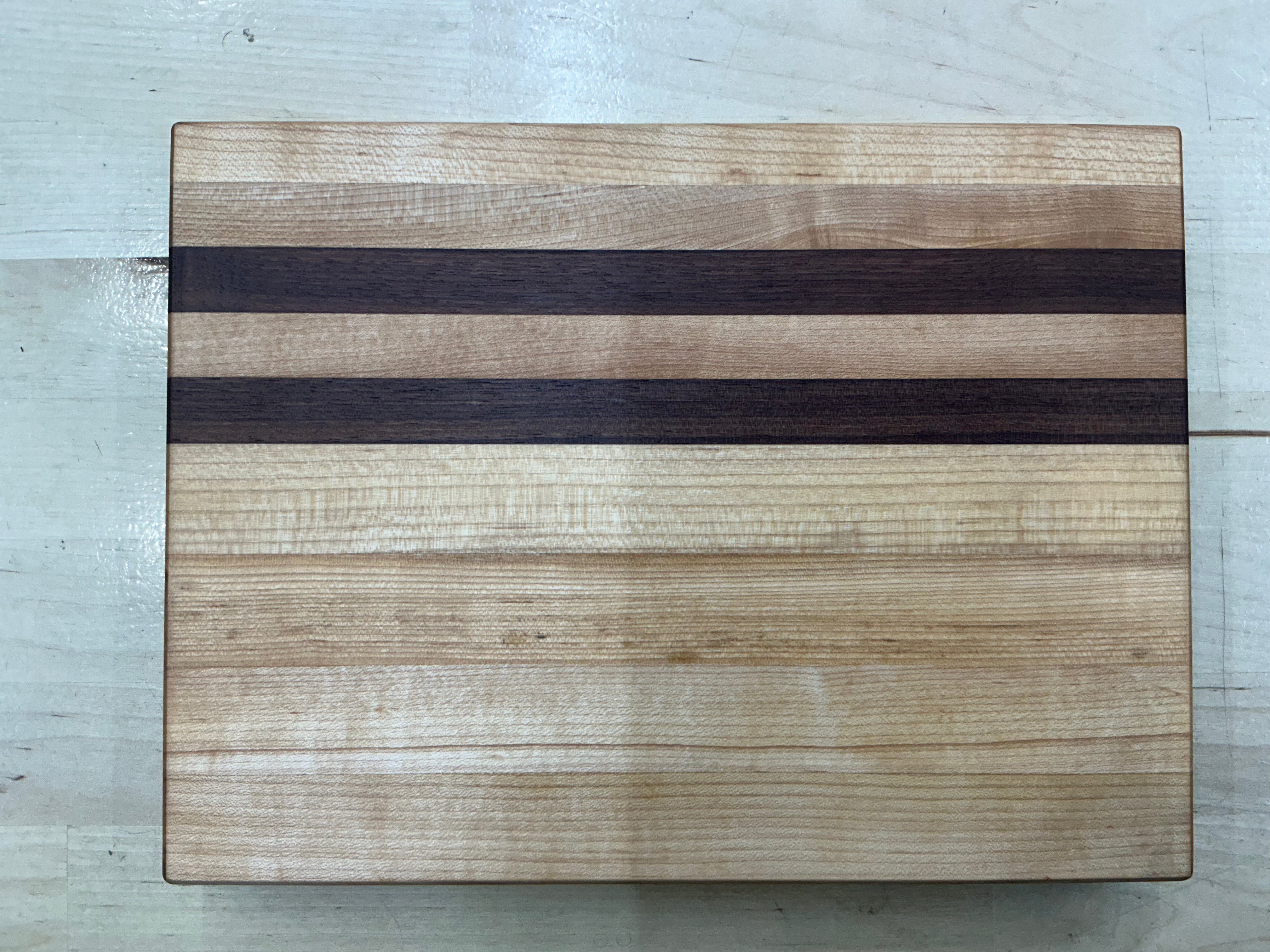7HMS Maple & Walnut Side Cutting Board