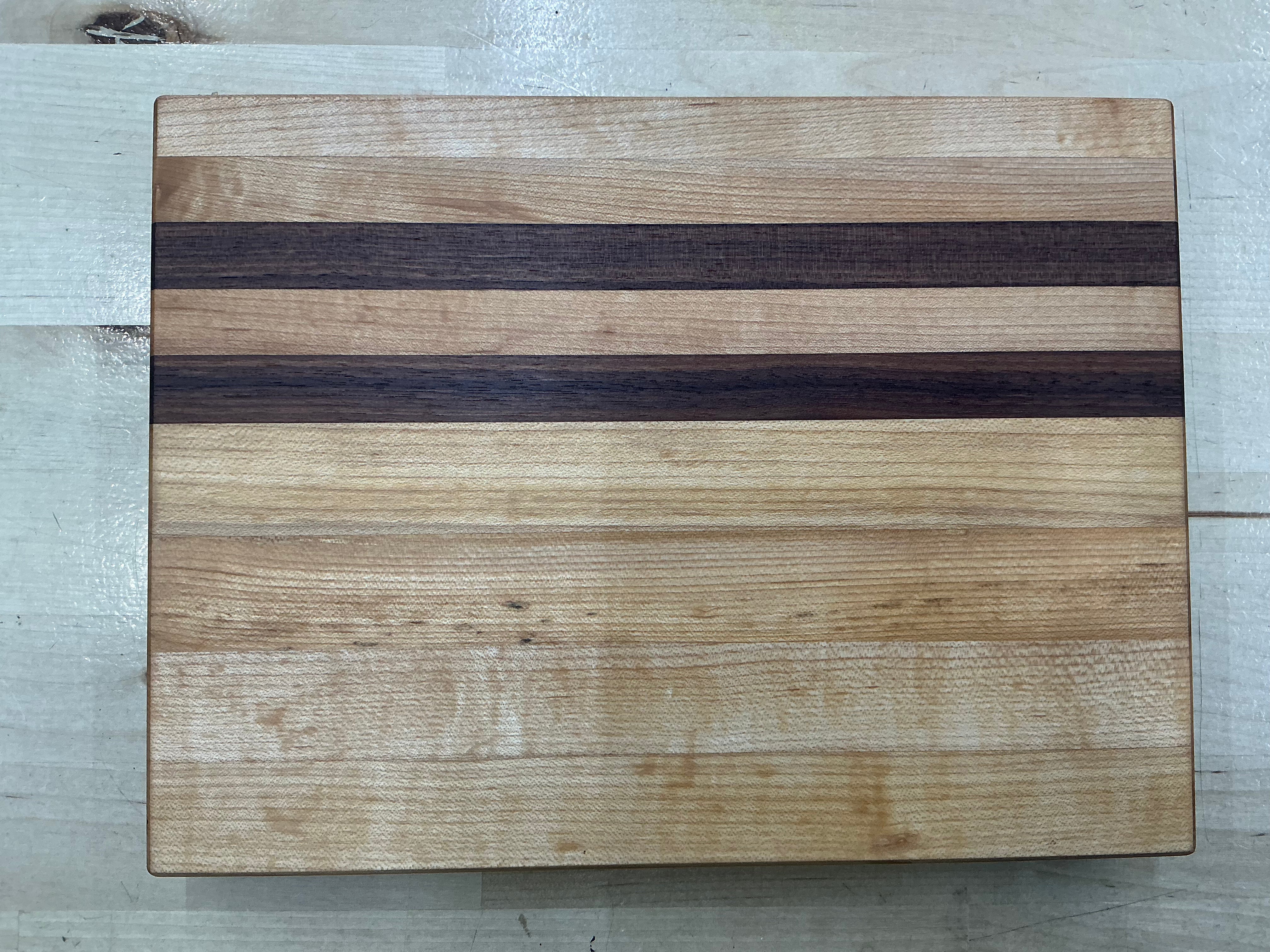 7HMS Maple & Walnut Side Cutting Board
