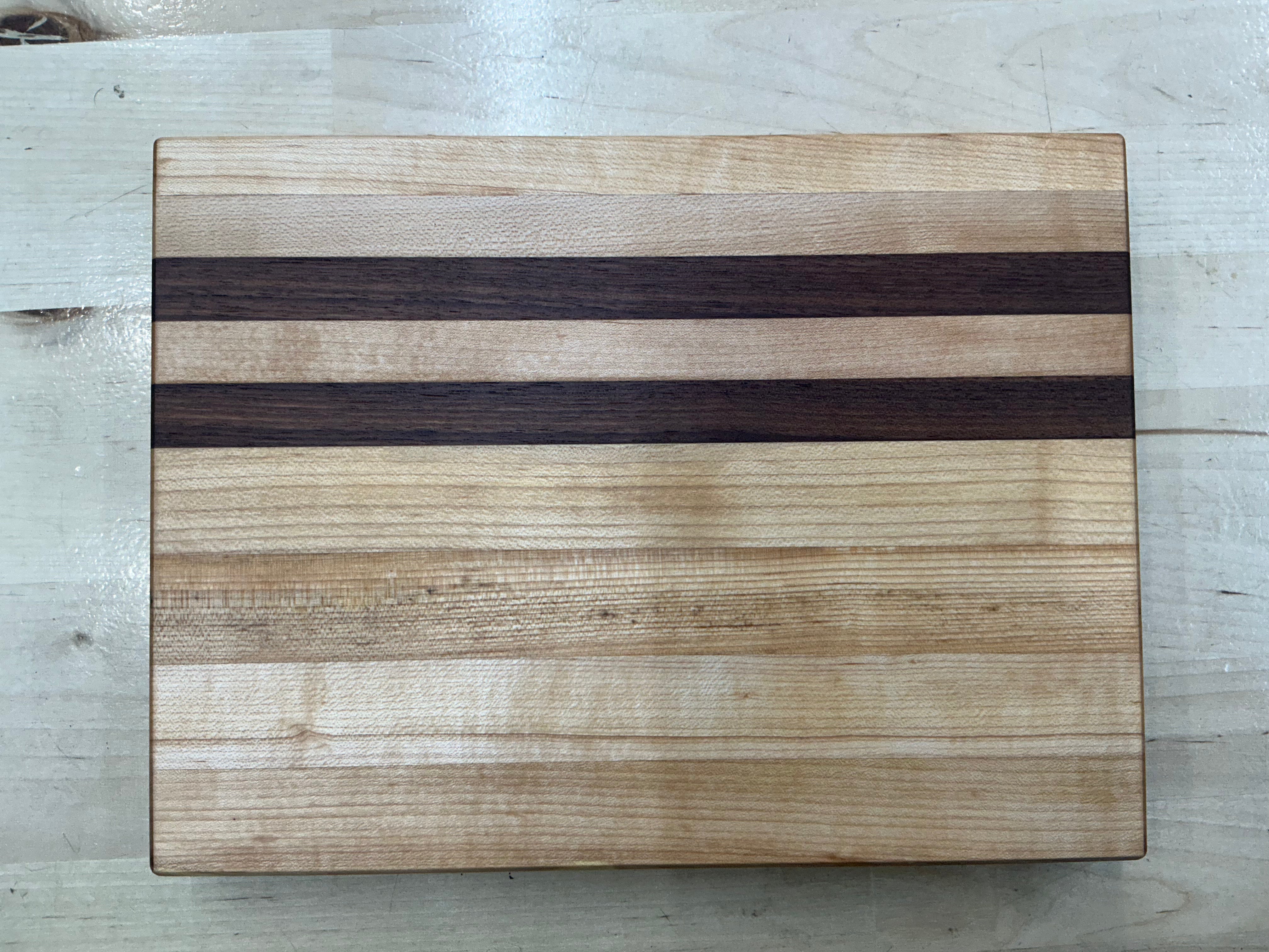 7HMS Maple & Walnut Side Cutting Board