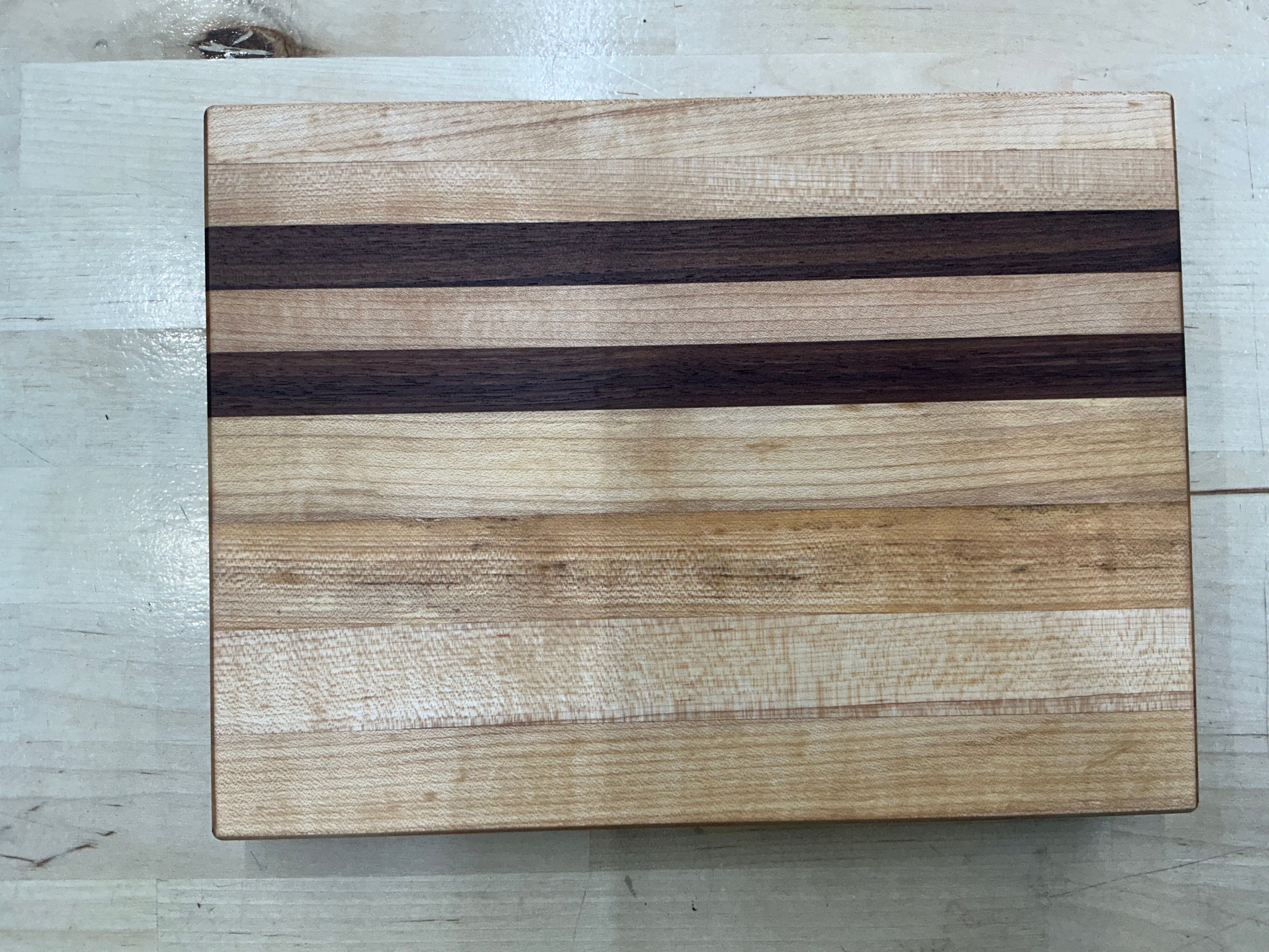 7HMS Maple & Walnut Side Cutting Board