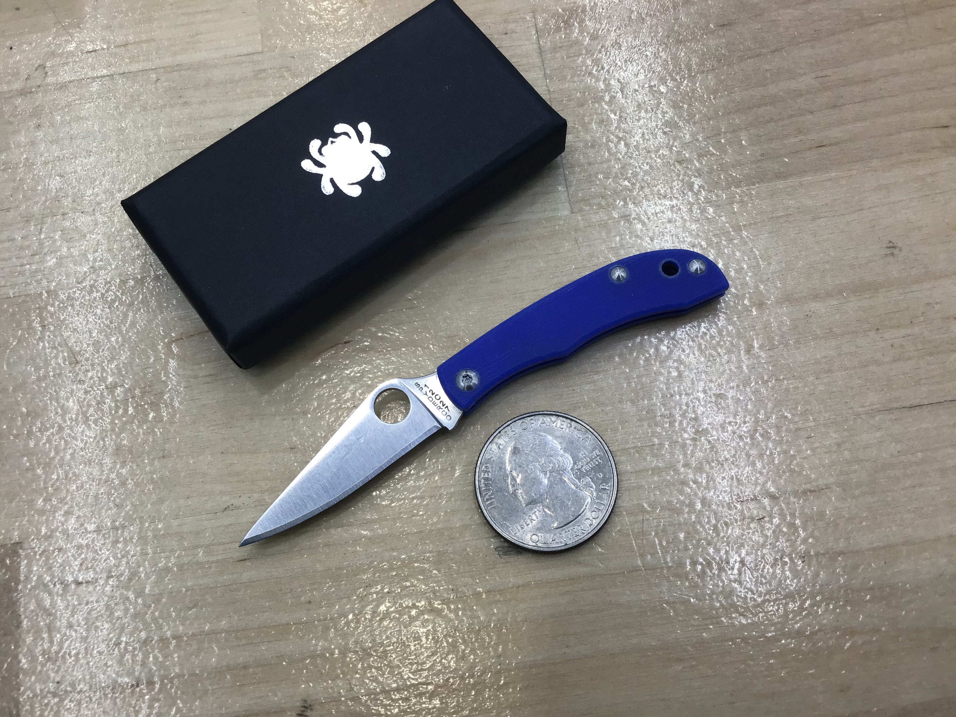 Spyderco HoneyBee Blue G-10 - 12C27 - C137GBLP