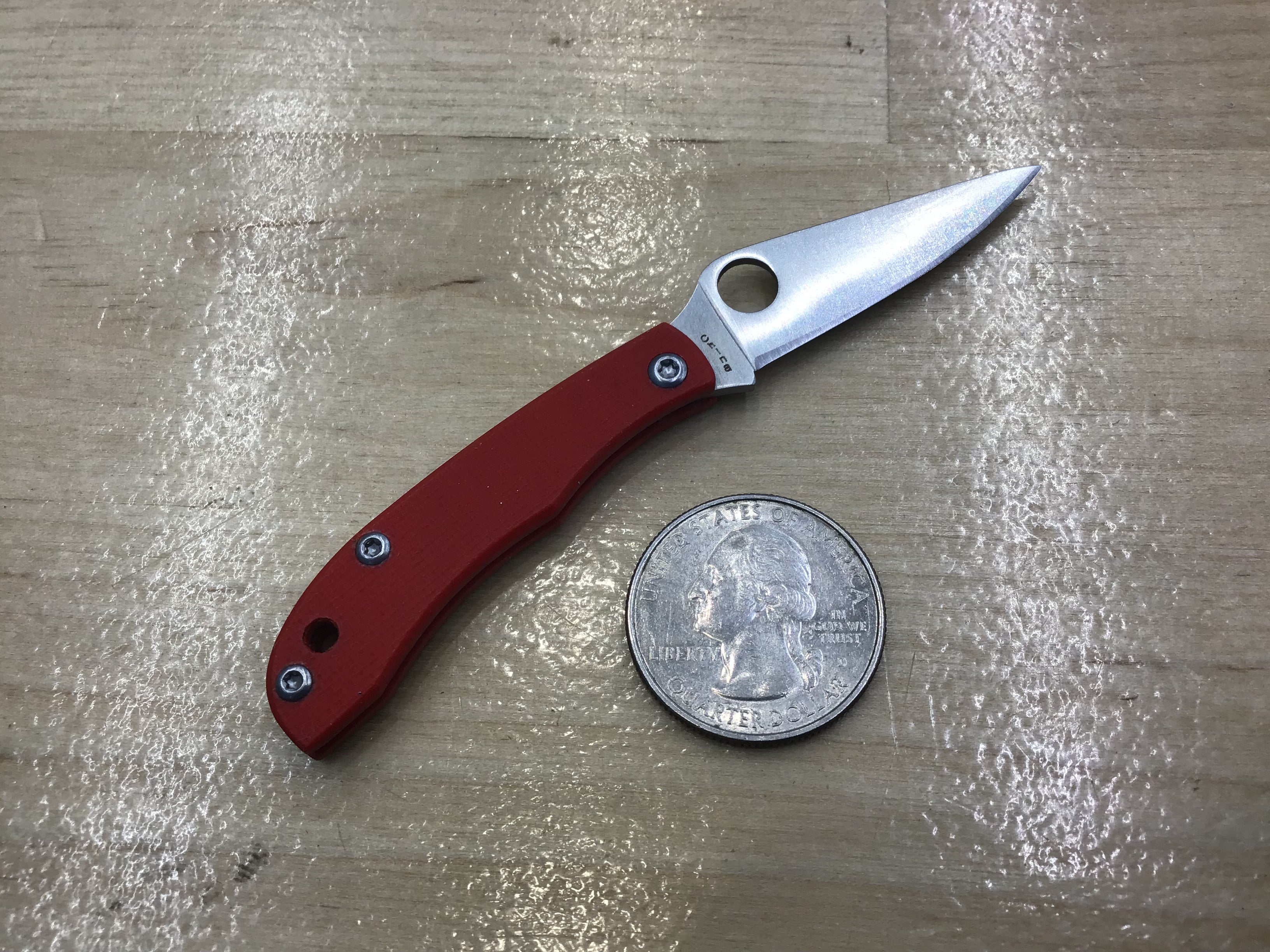 Spyderco HoneyBee Red G-10 - 12C27 - C137GRDP