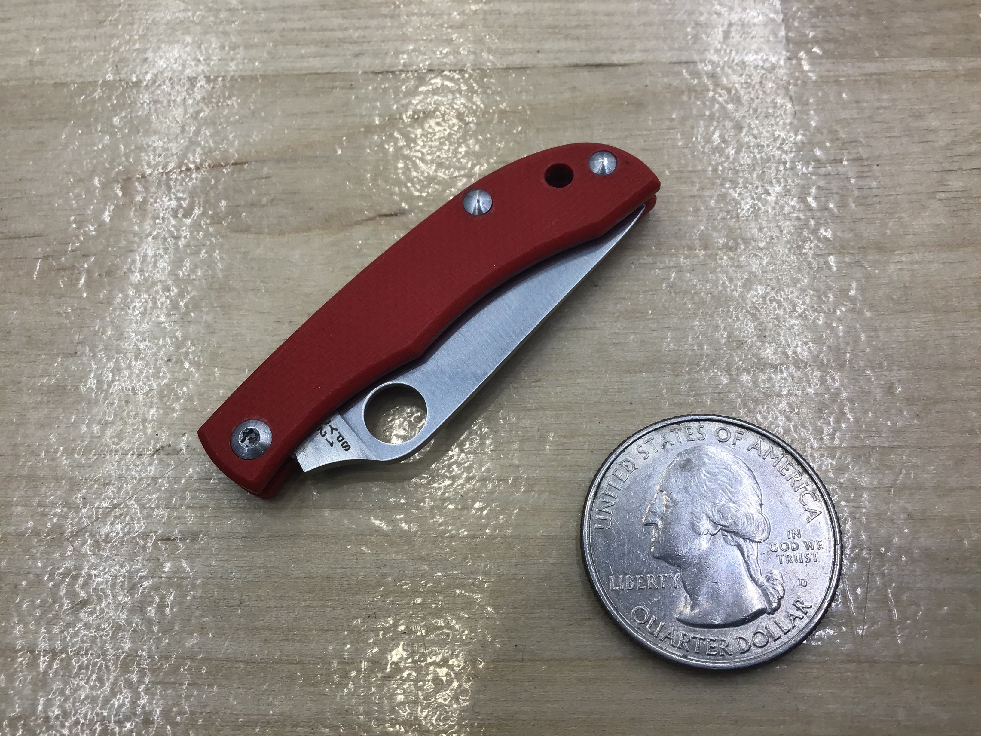 Spyderco HoneyBee Red G-10 - 12C27 - C137GRDP