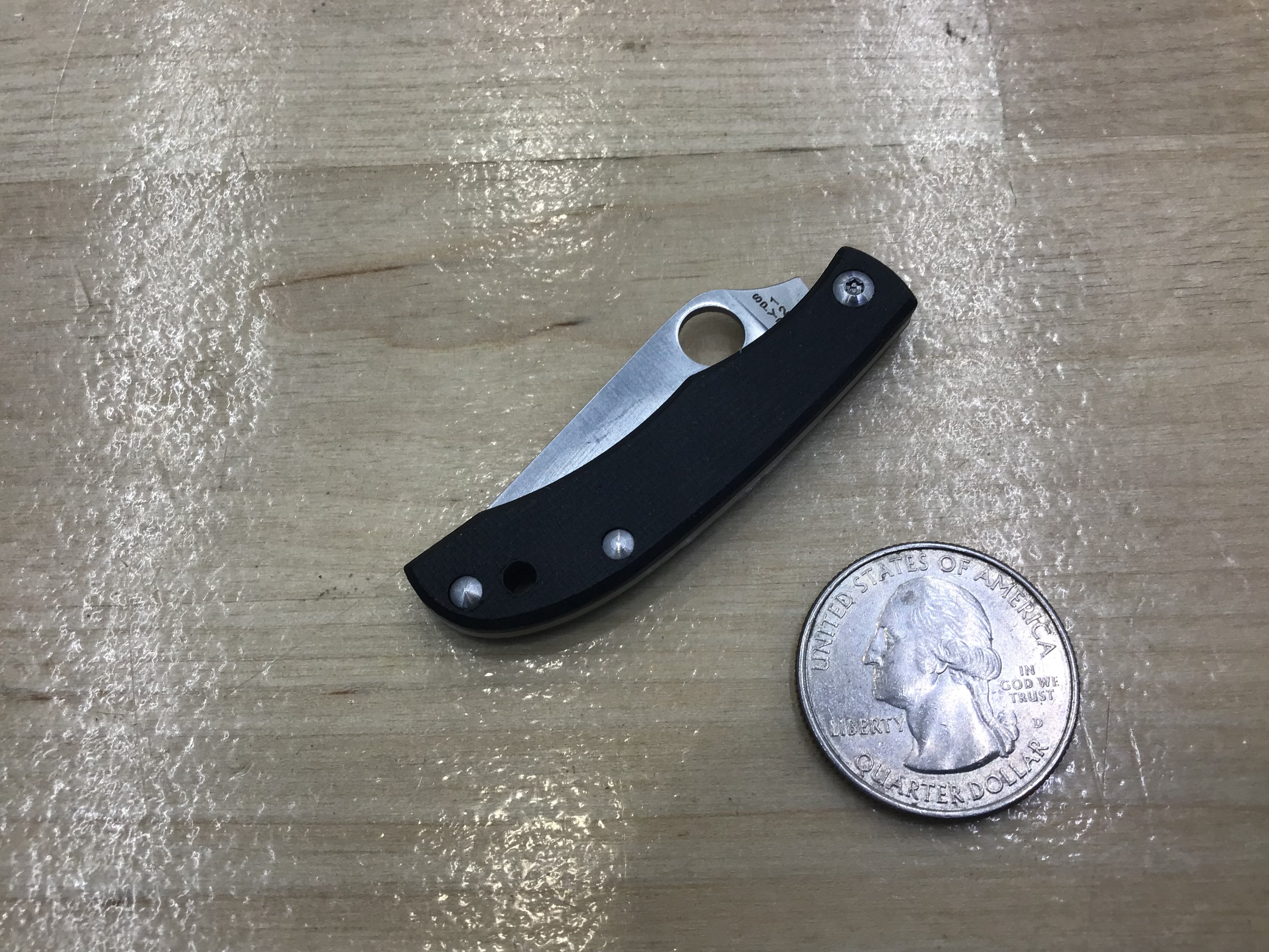 Spyderco HoneyBee Black G-10 - 12C27 - C137GBKP