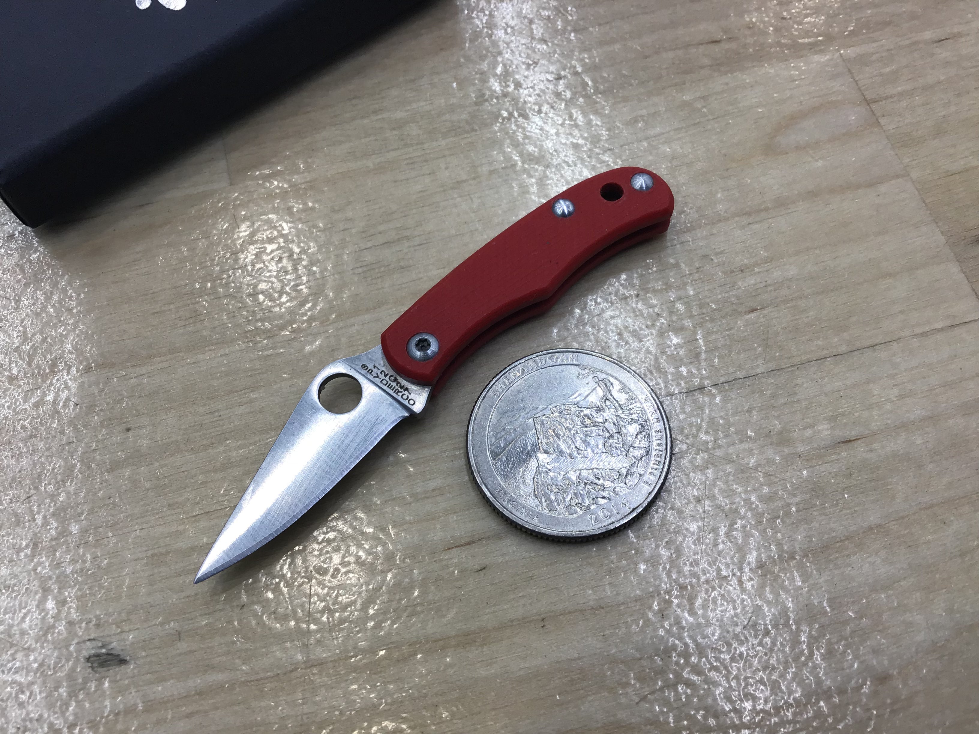 Spyderco Bug Red G-10 - 12C27 - C133GRDP