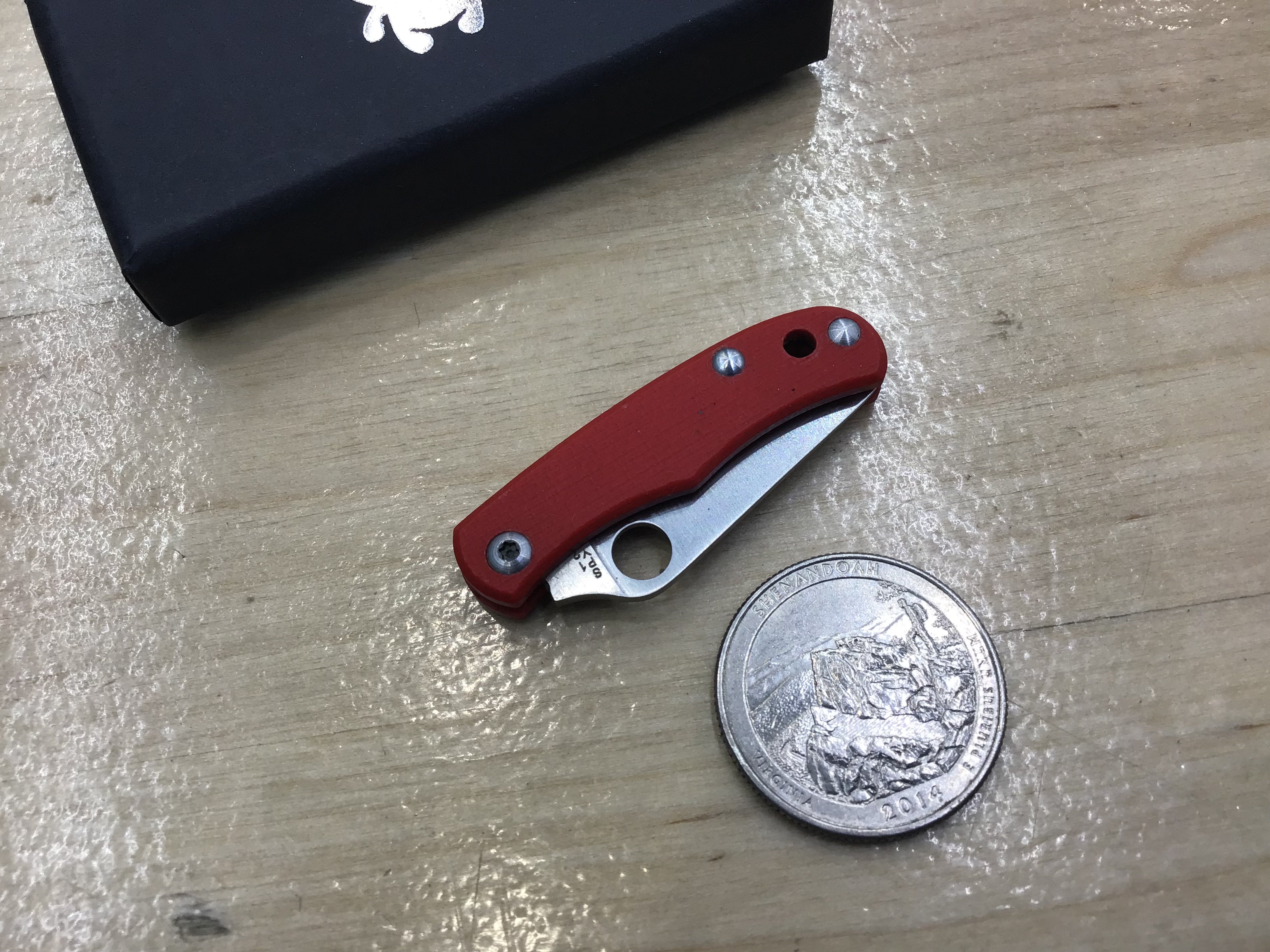 Spyderco Bug Red G-10 - 12C27 - C133GRDP