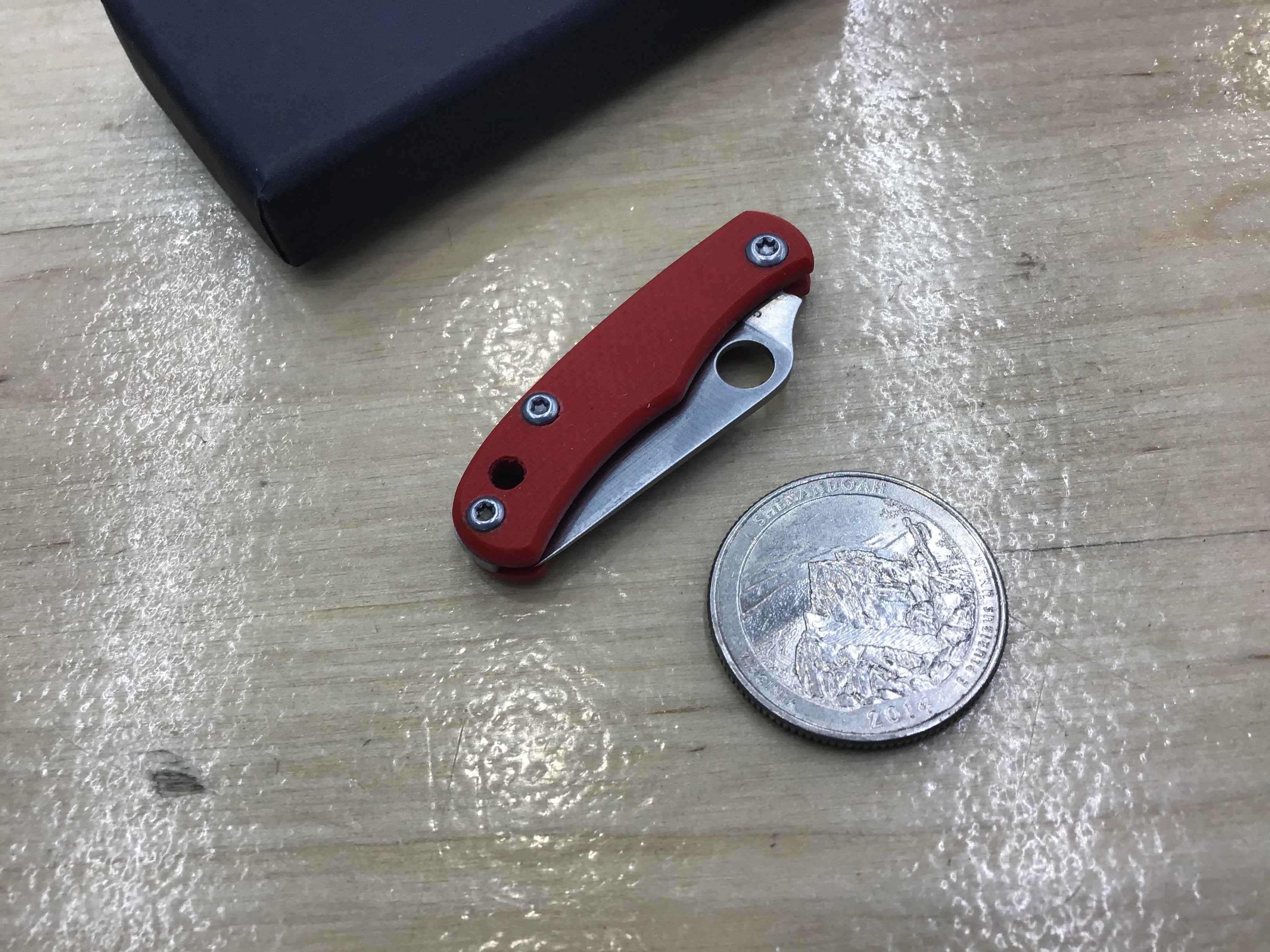 Spyderco Bug Red G-10 - 12C27 - C133GRDP