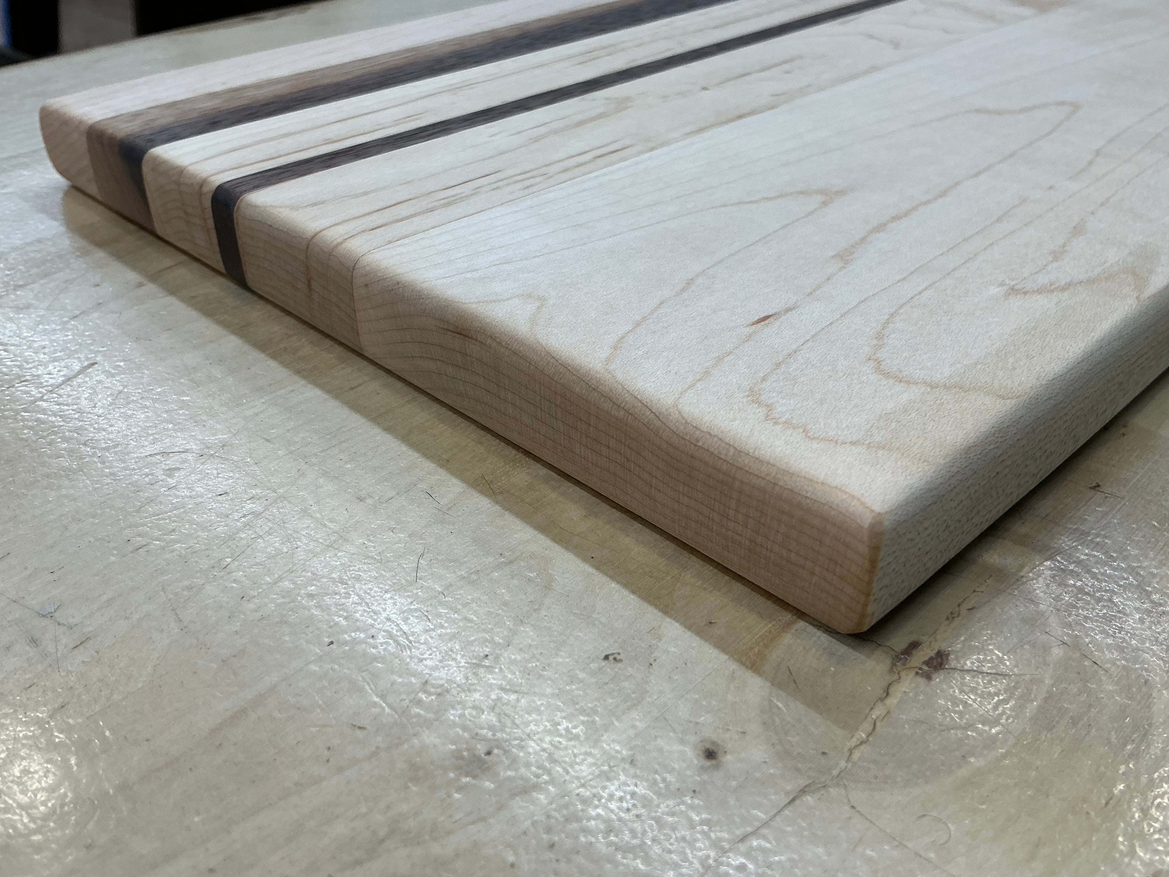 51MW1 Small Cutting Board Maple & Walnut