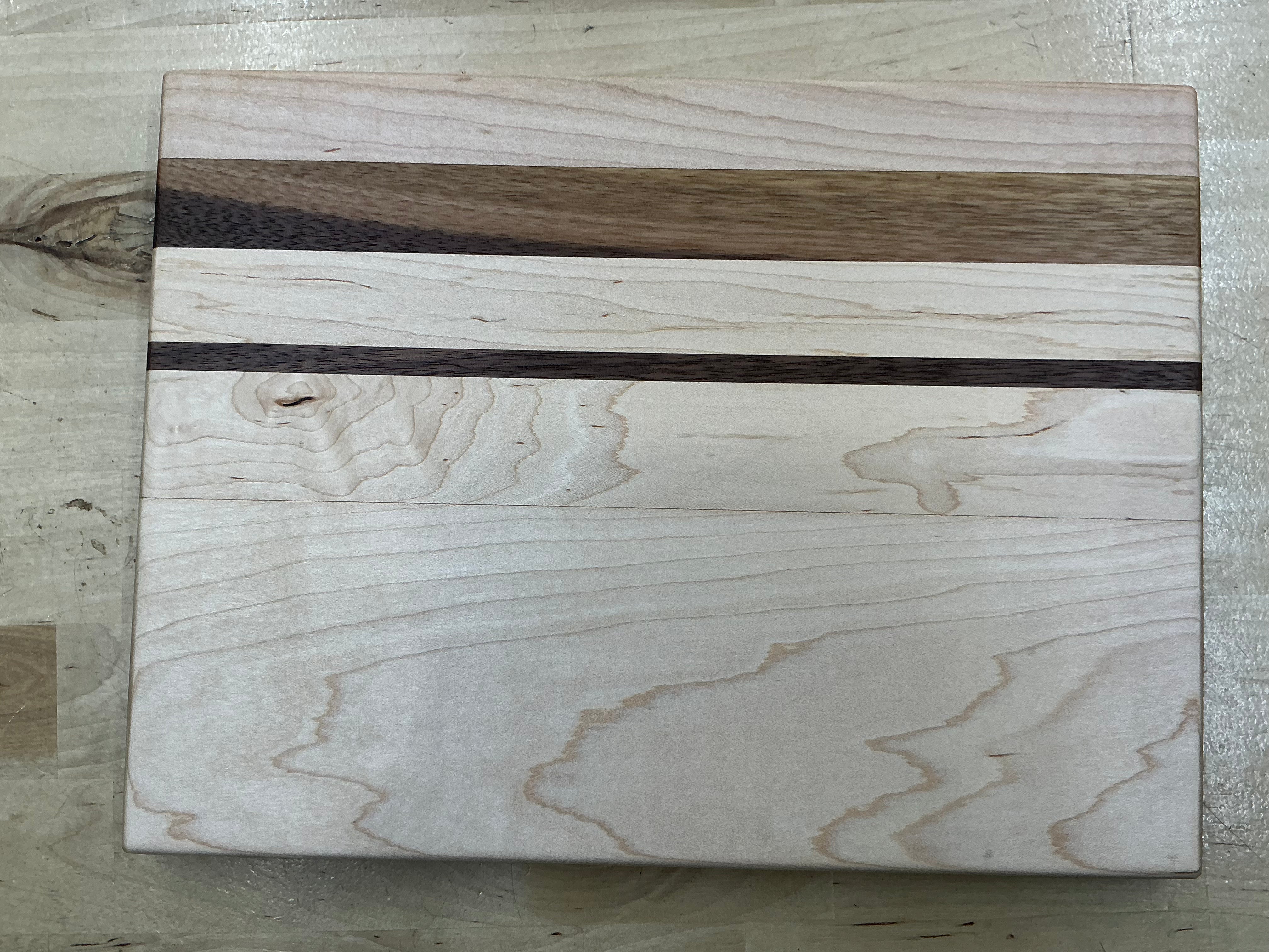 51MW1 Small Cutting Board Maple & Walnut