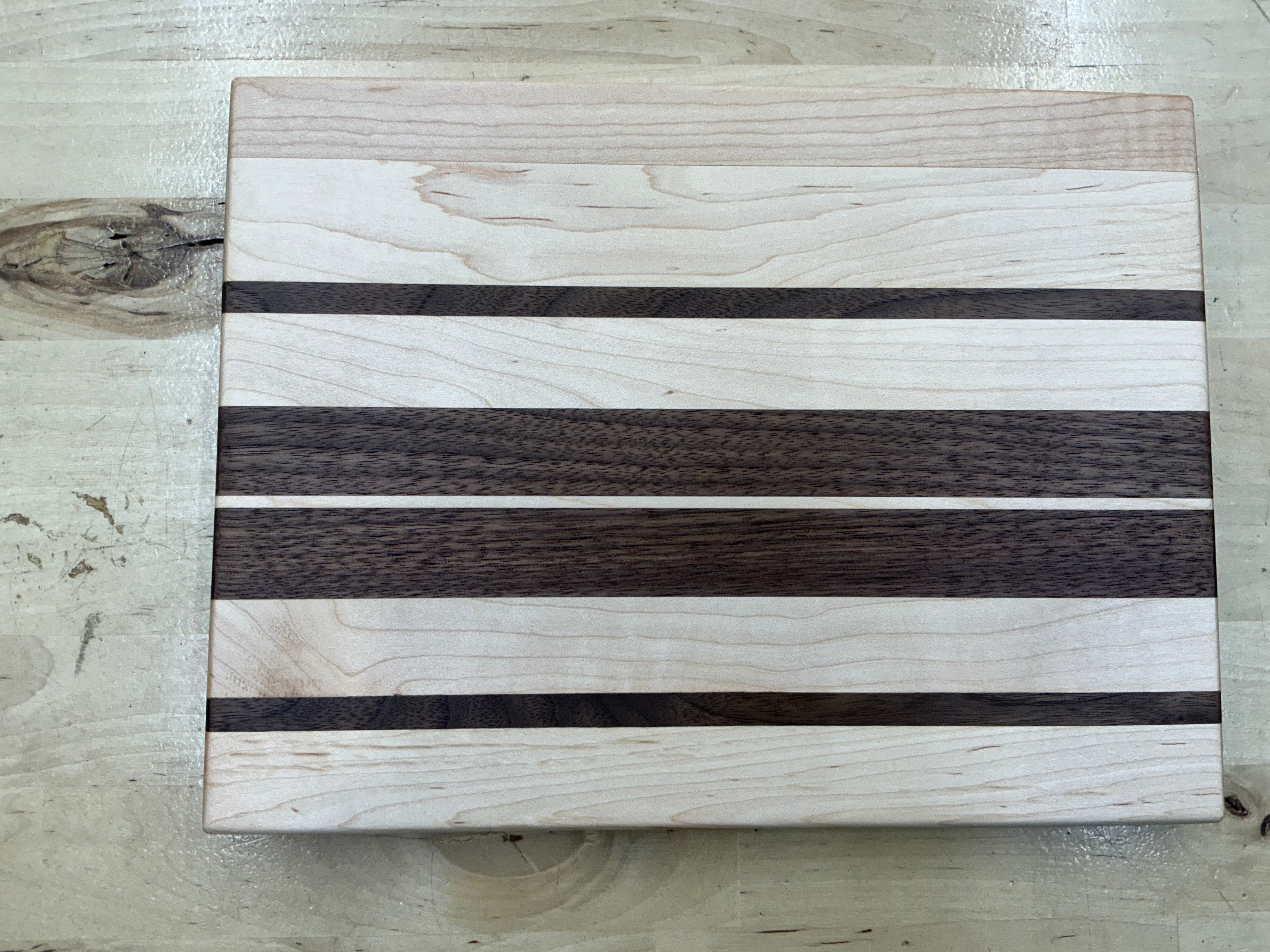58MW1 Small Cutting Board Maple & Walnut