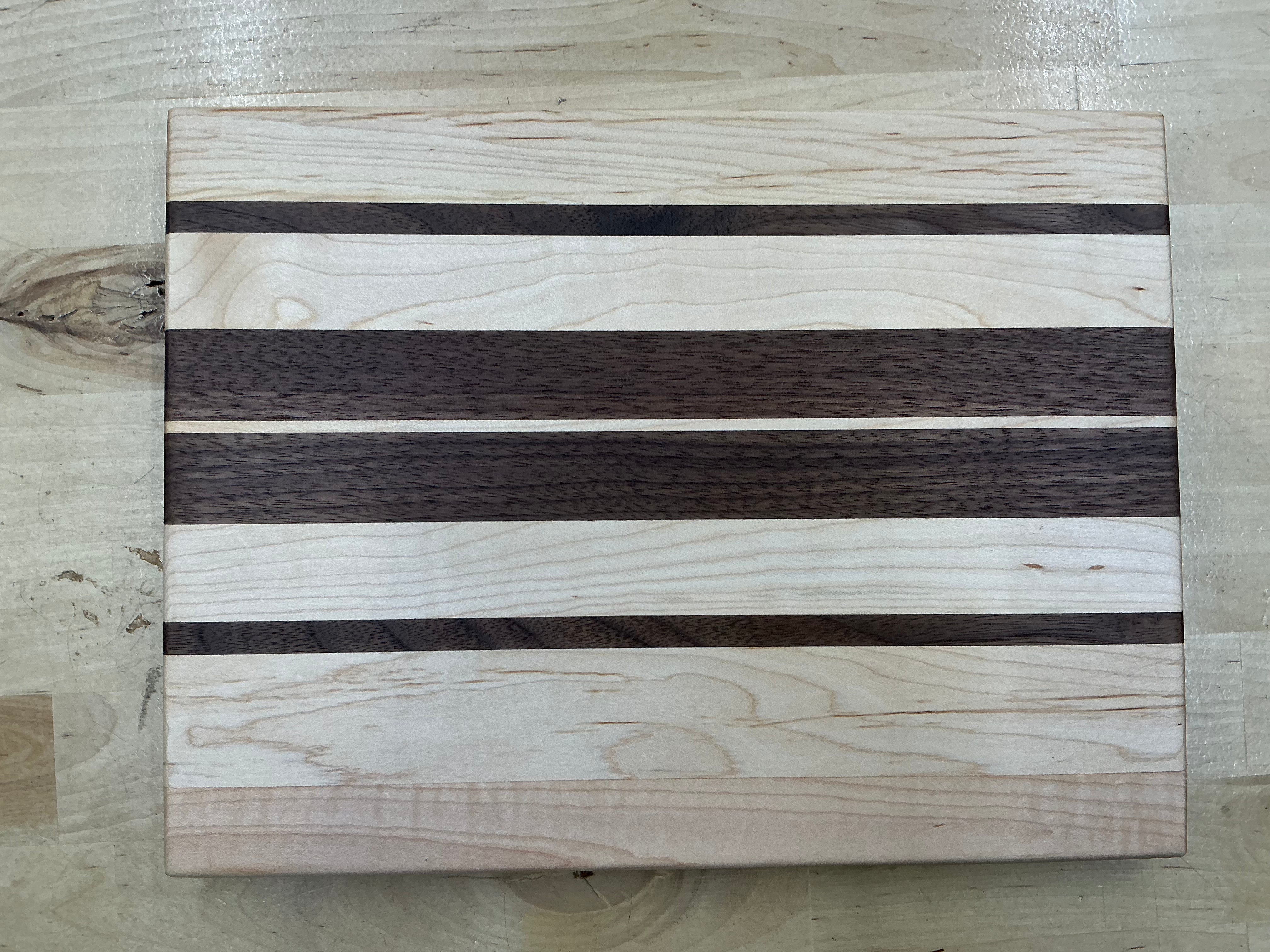 58MW1 Small Cutting Board Maple & Walnut