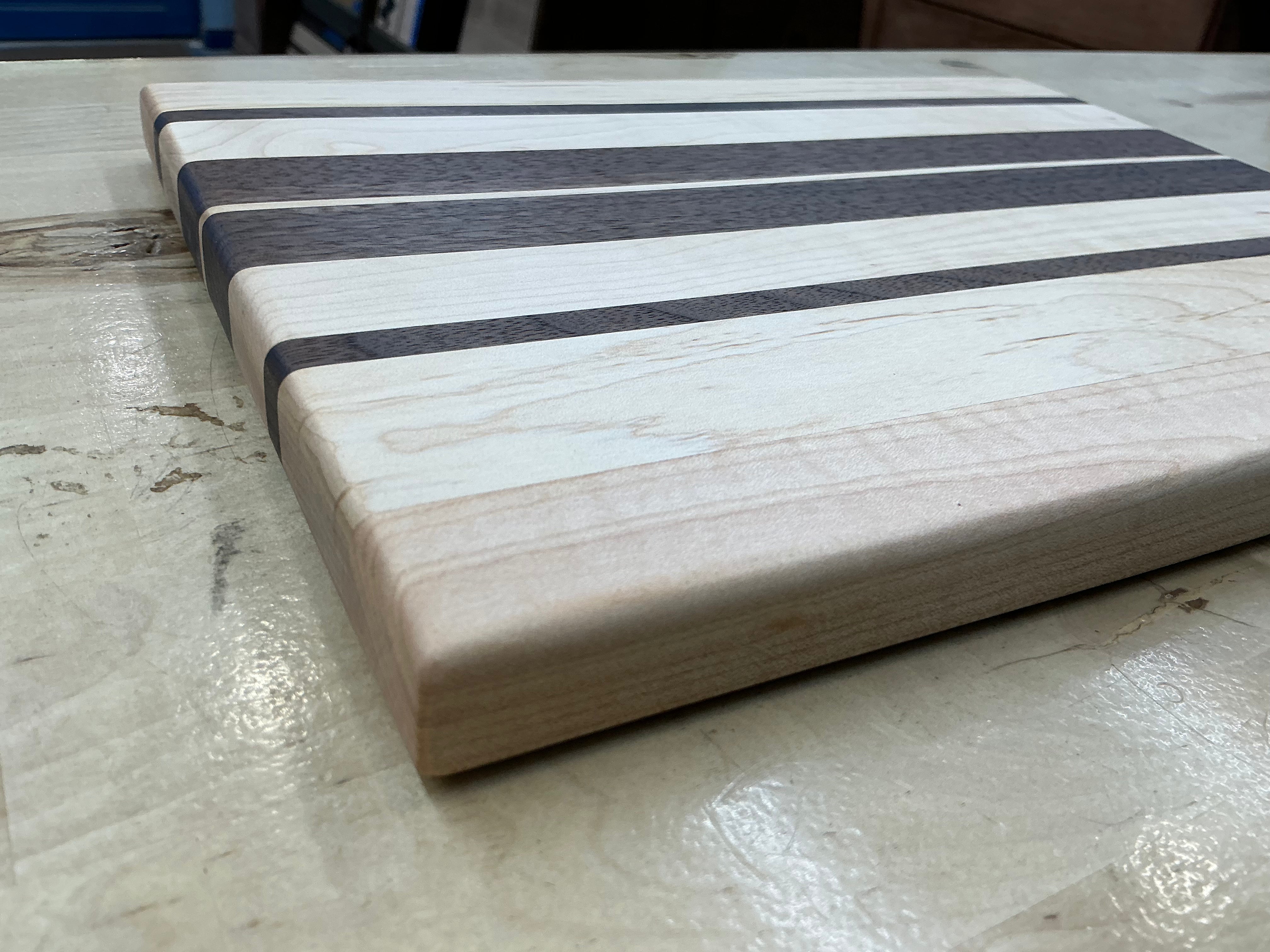 58MW1 Small Cutting Board Maple & Walnut