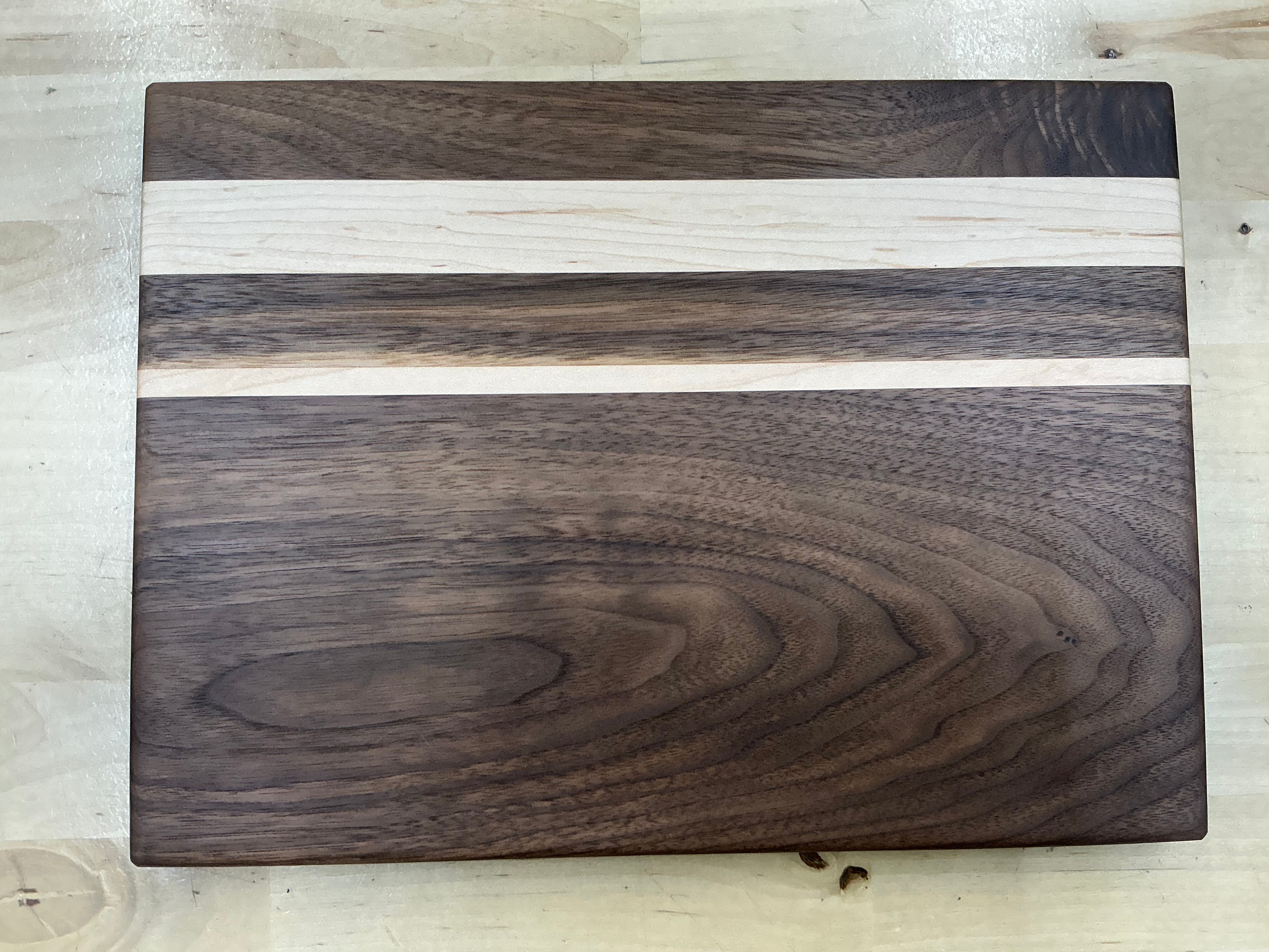 57WM1 Small Cutting Board Walnut & Maple