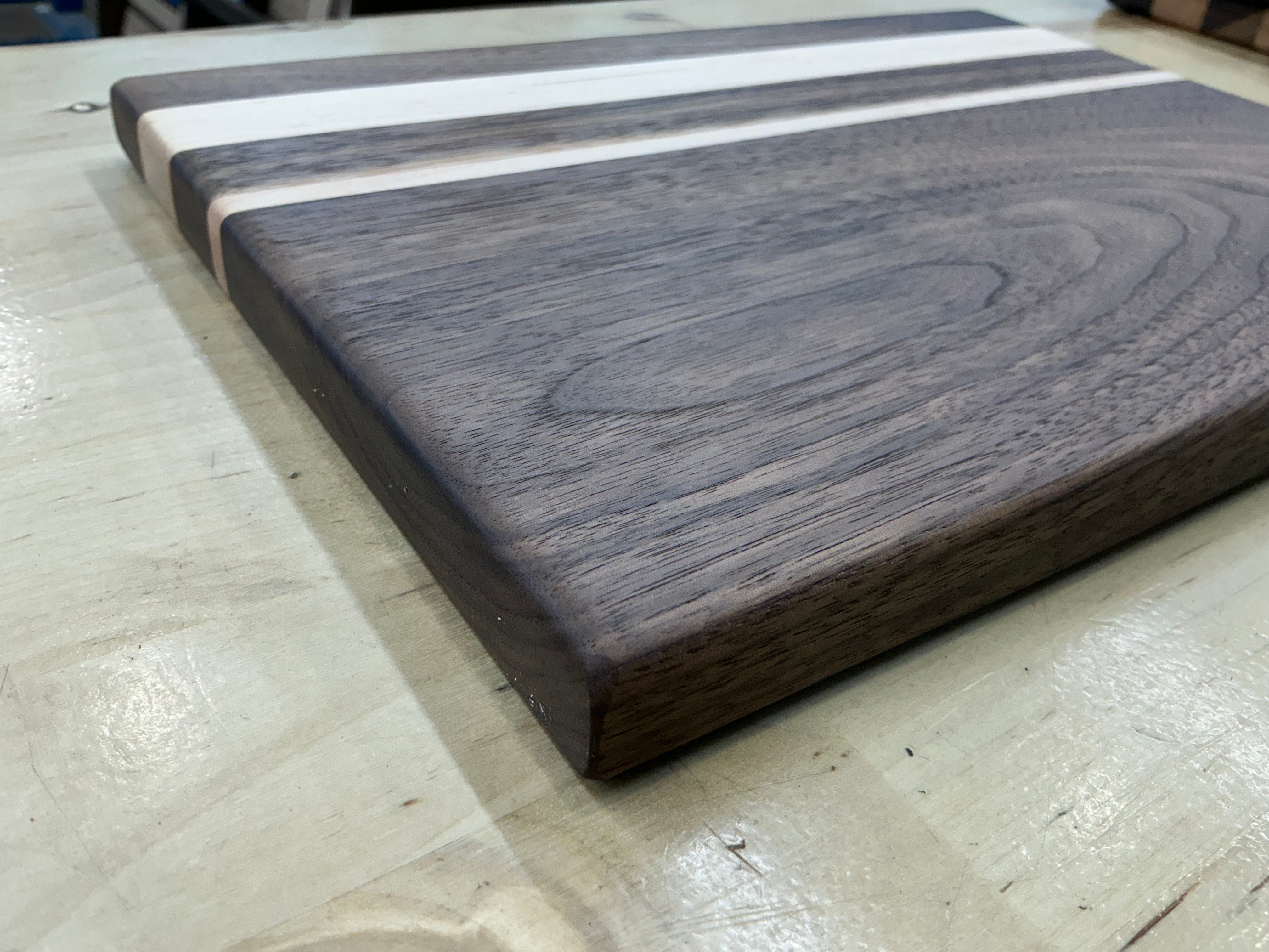 57WM1 Small Cutting Board Walnut & Maple