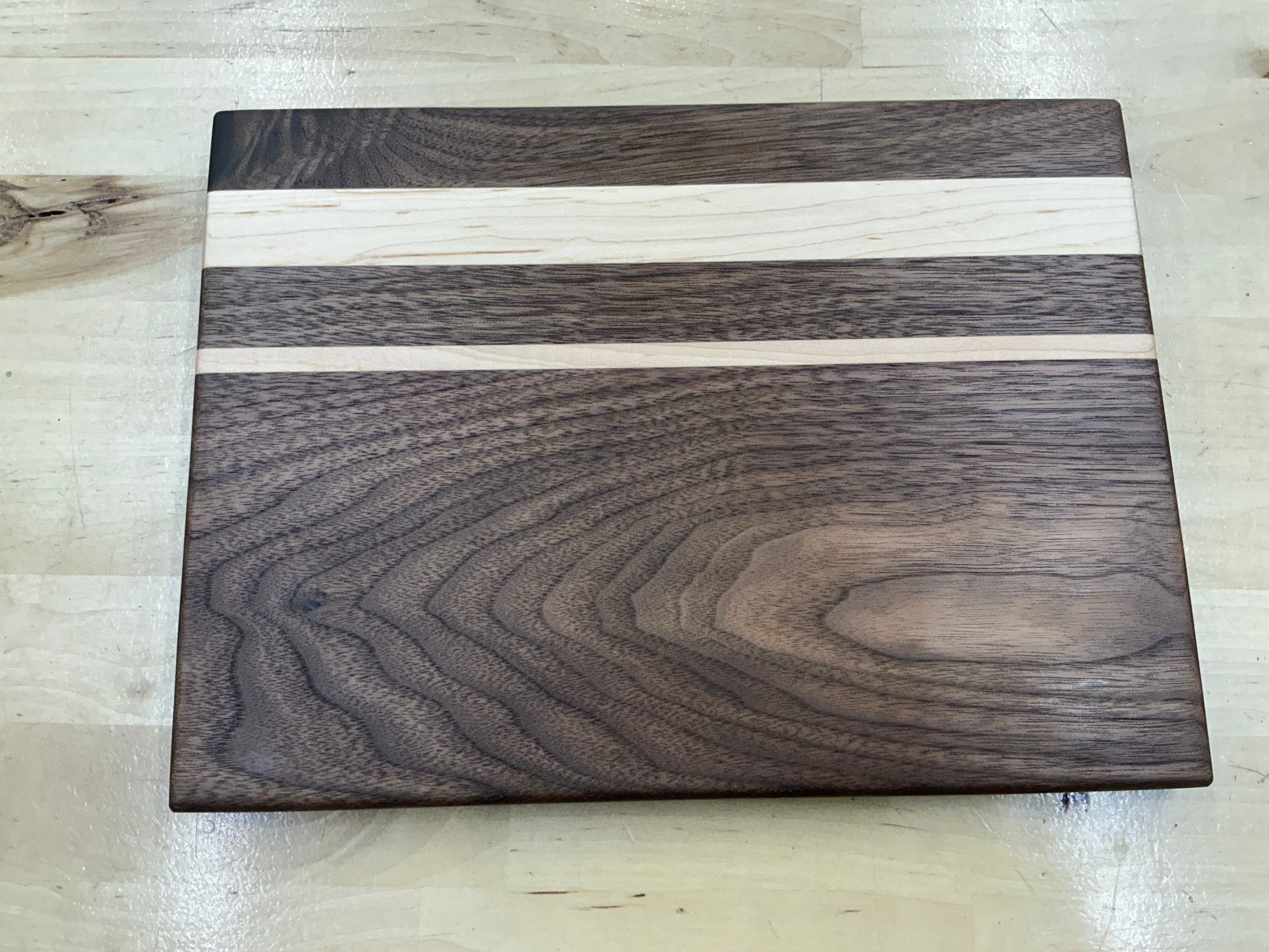 57WM1 Small Cutting Board Walnut & Maple