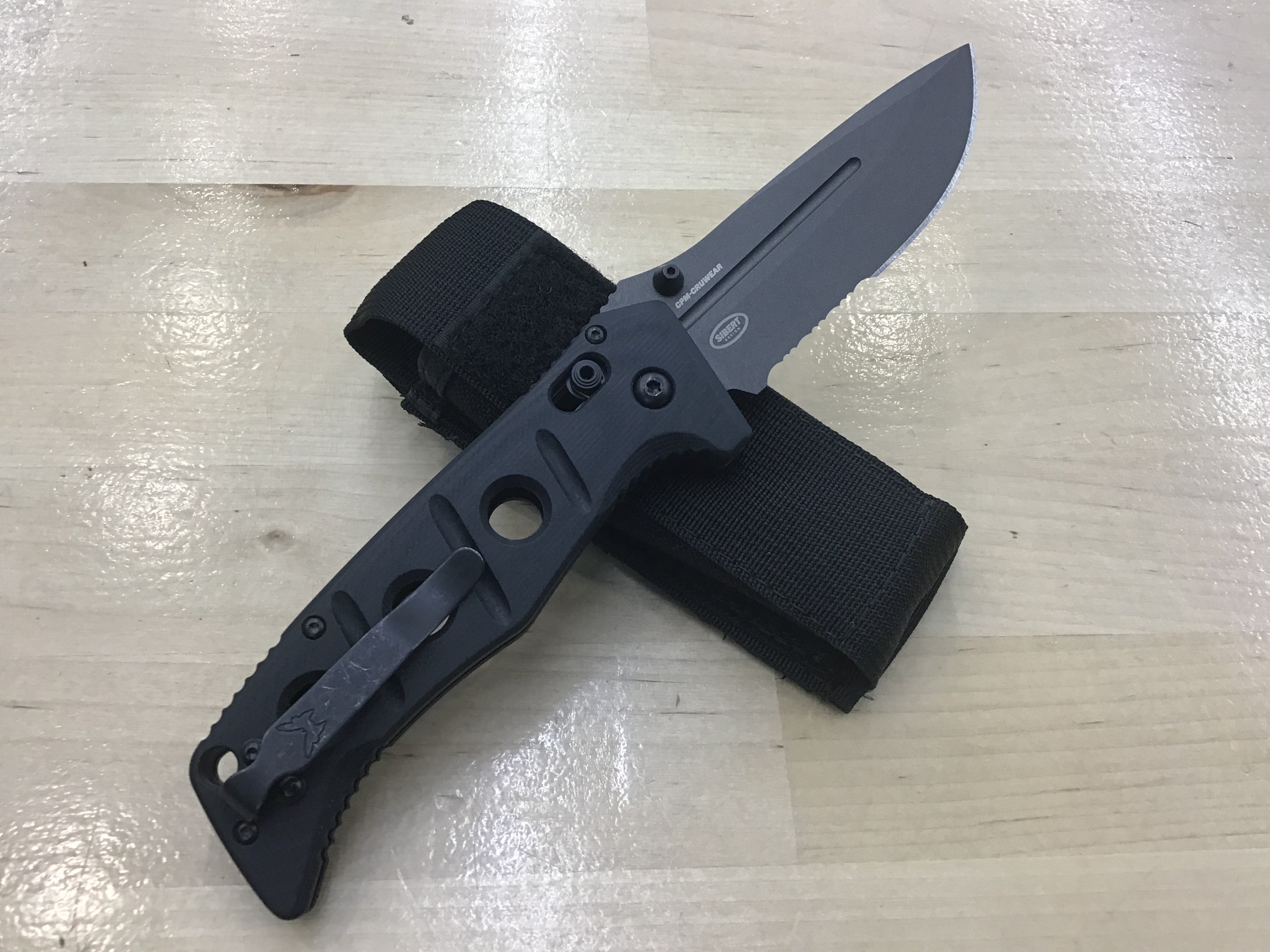 Benchmade Adamas Black G-10 Tungsten Gray with CPM-CruWear Partial Serrated