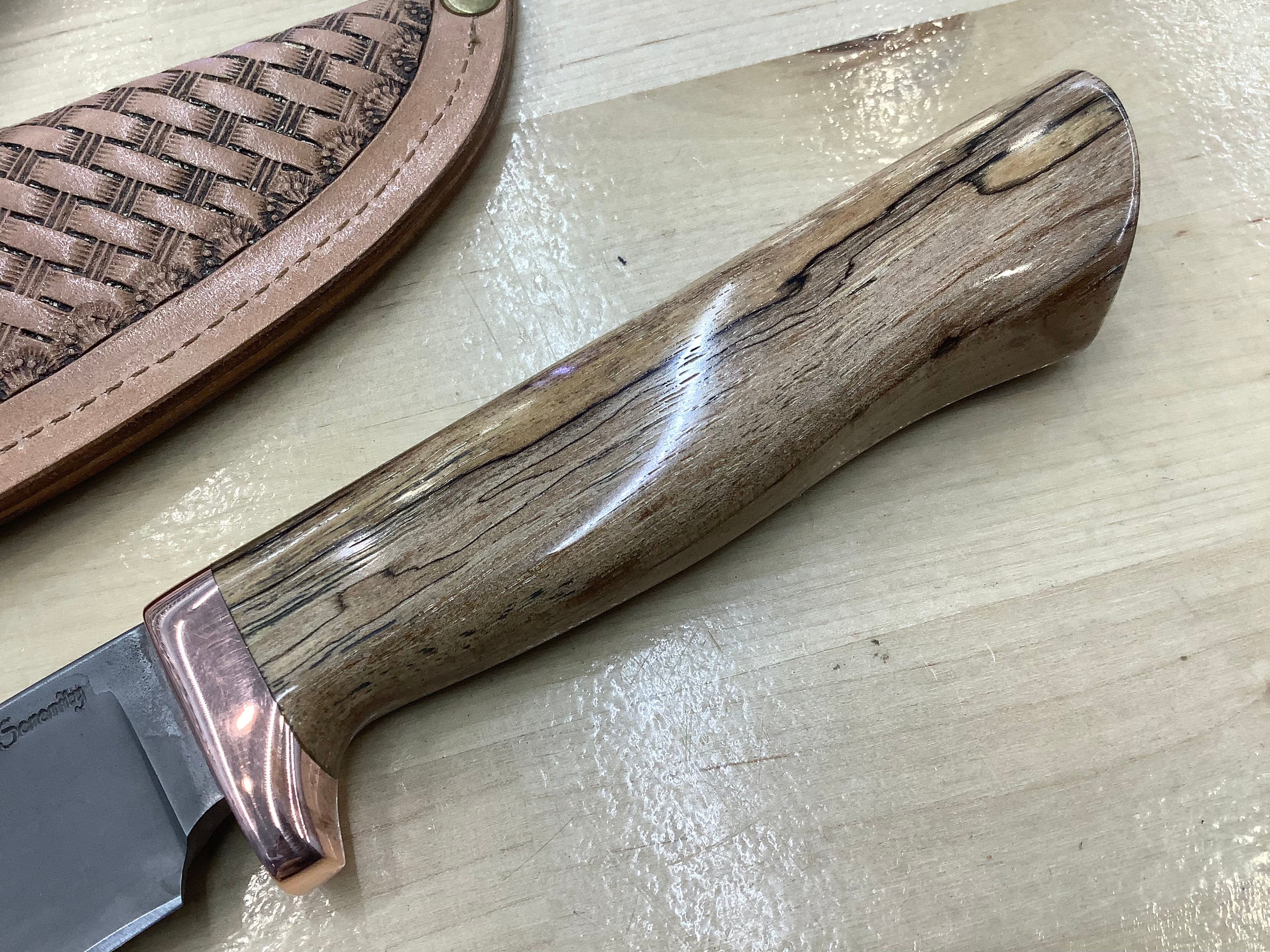 Couteau Drop Point Hunter Hidden Tang avec garde en cuivre CPM154 et manche Texas Spalted Pecan