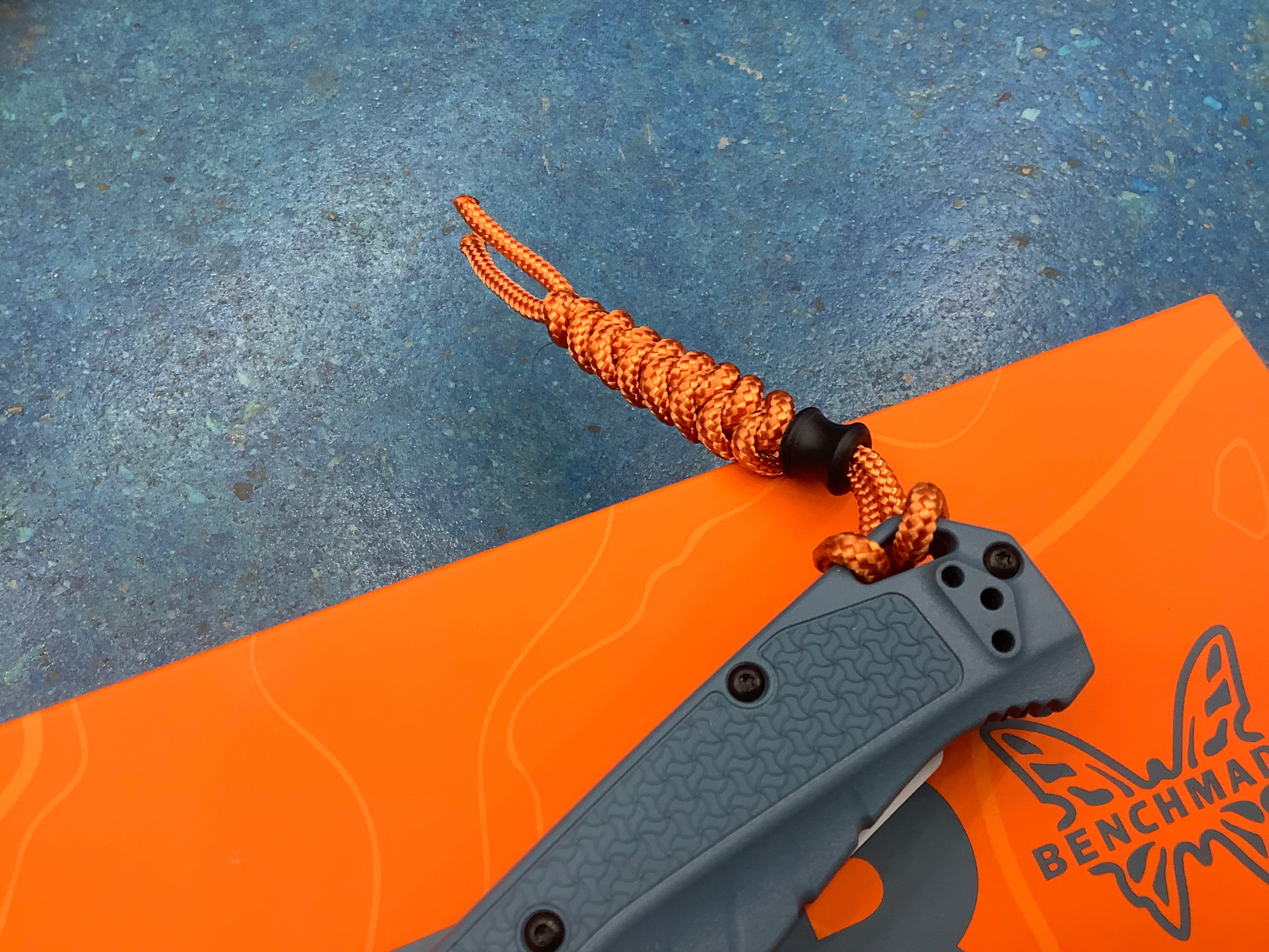Benchmade Mini Adira CPM MagnaCut Polymère texturé bleu 18065