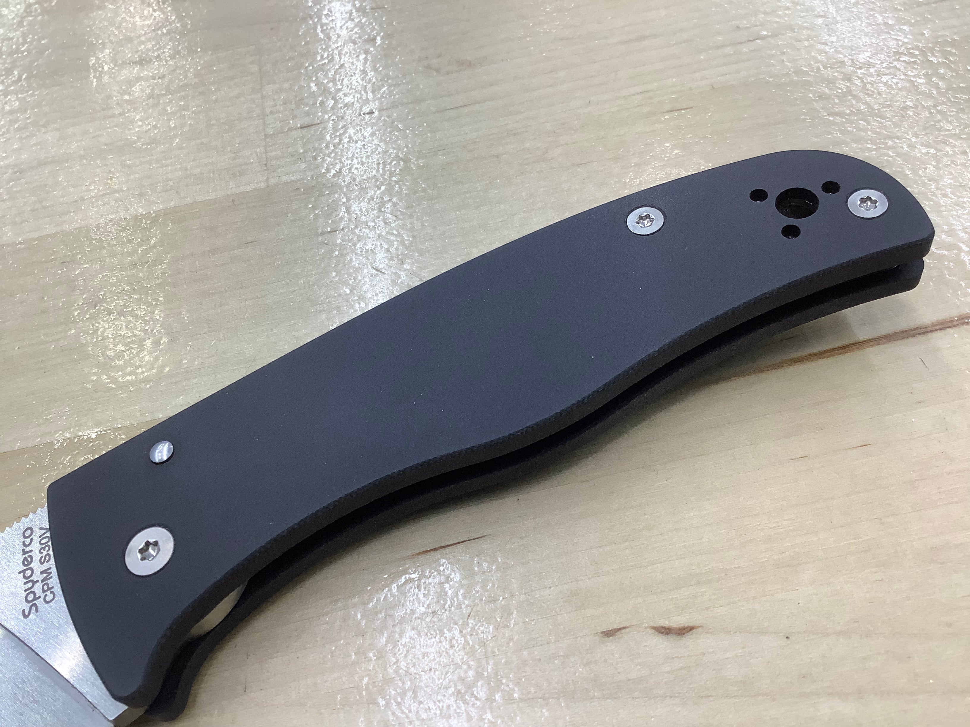 Spyderco Bodacious - CPM S30V - Smooth Black G-10 - C263GP