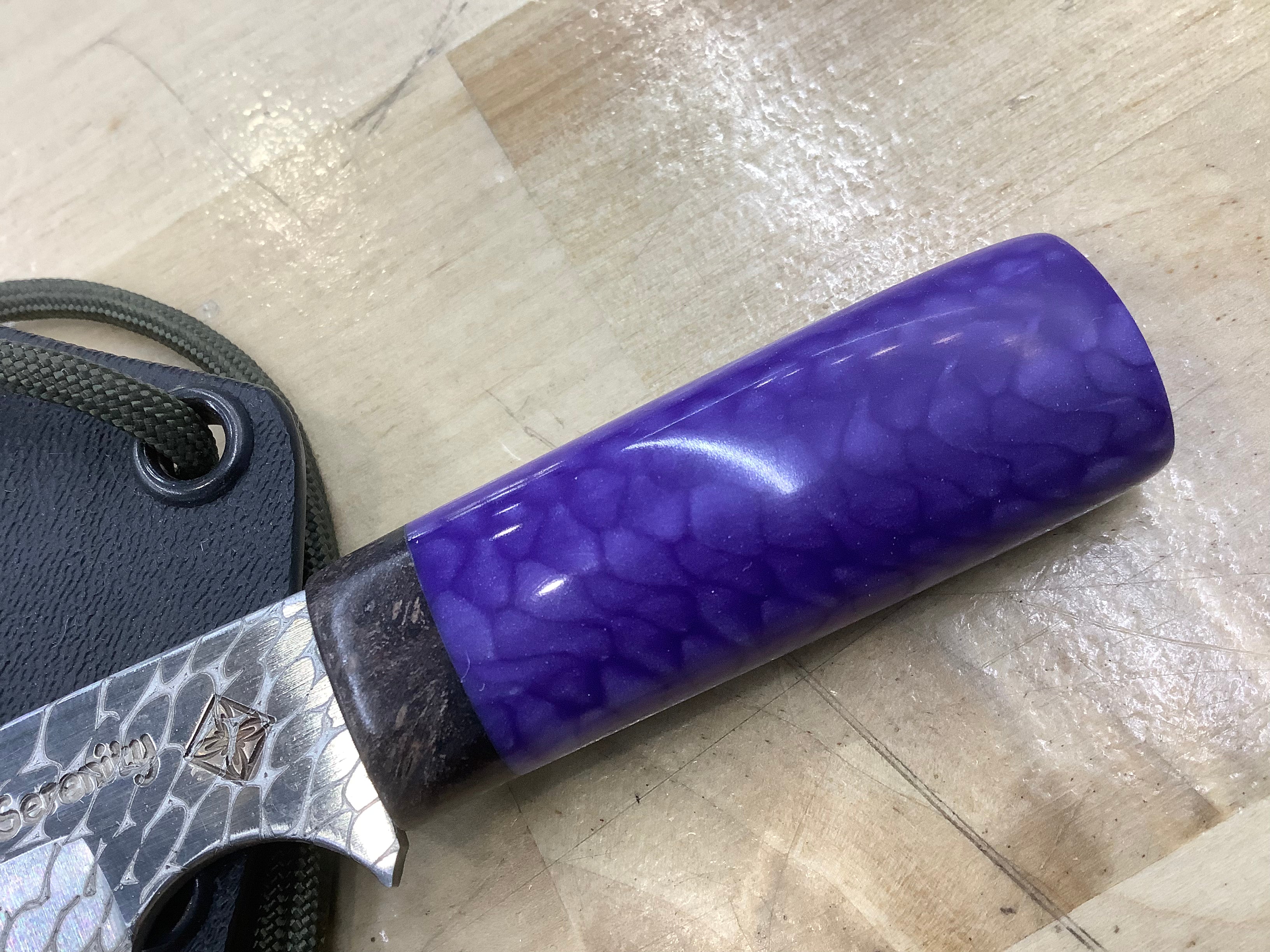 Couteau de cou en peau de serpent CPM MagnaCut avec Purple Juma et Redwood - Étui pour couteau de cou