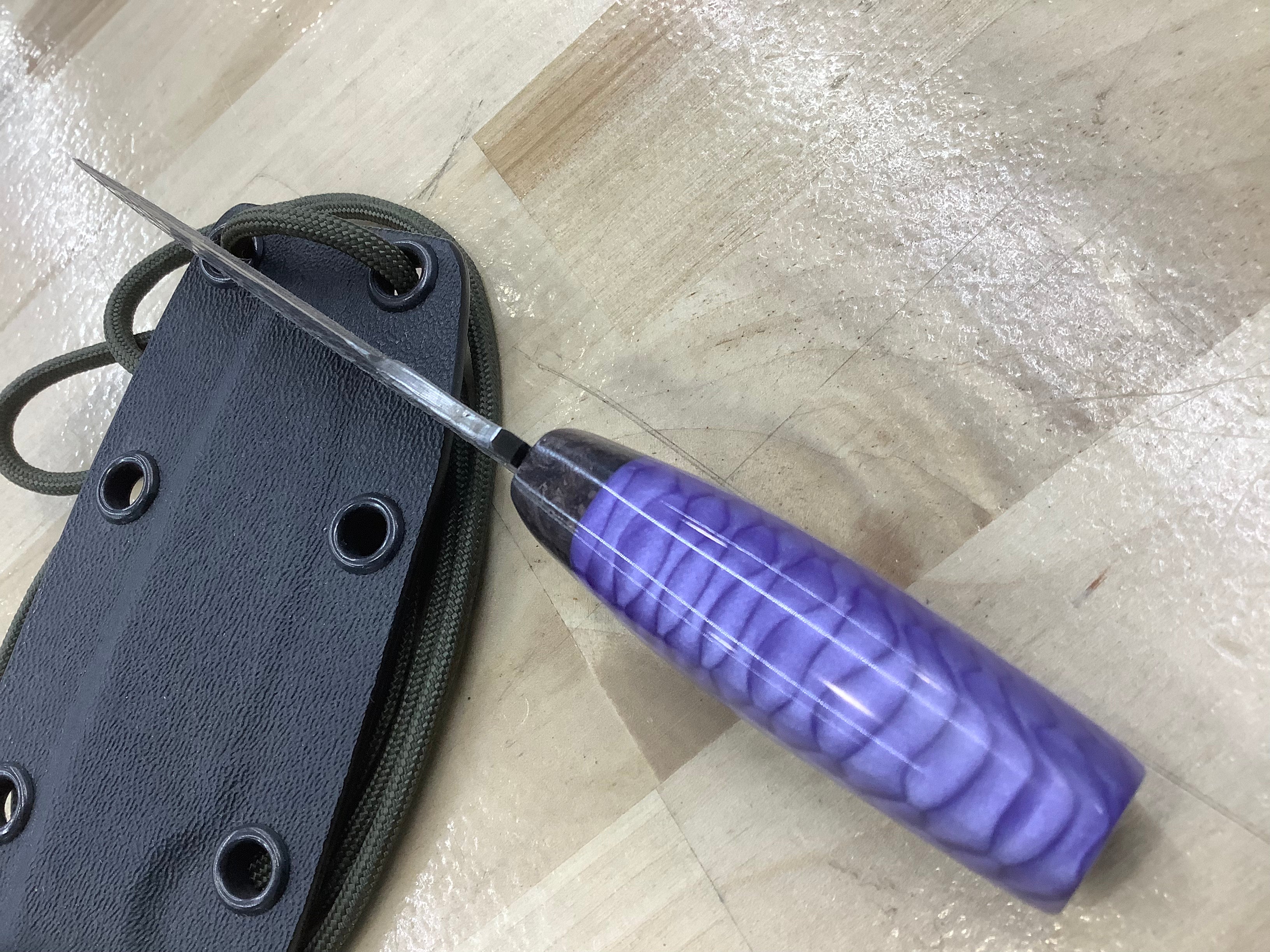 Couteau de cou en peau de serpent CPM MagnaCut avec Purple Juma et Redwood - Étui pour couteau de cou