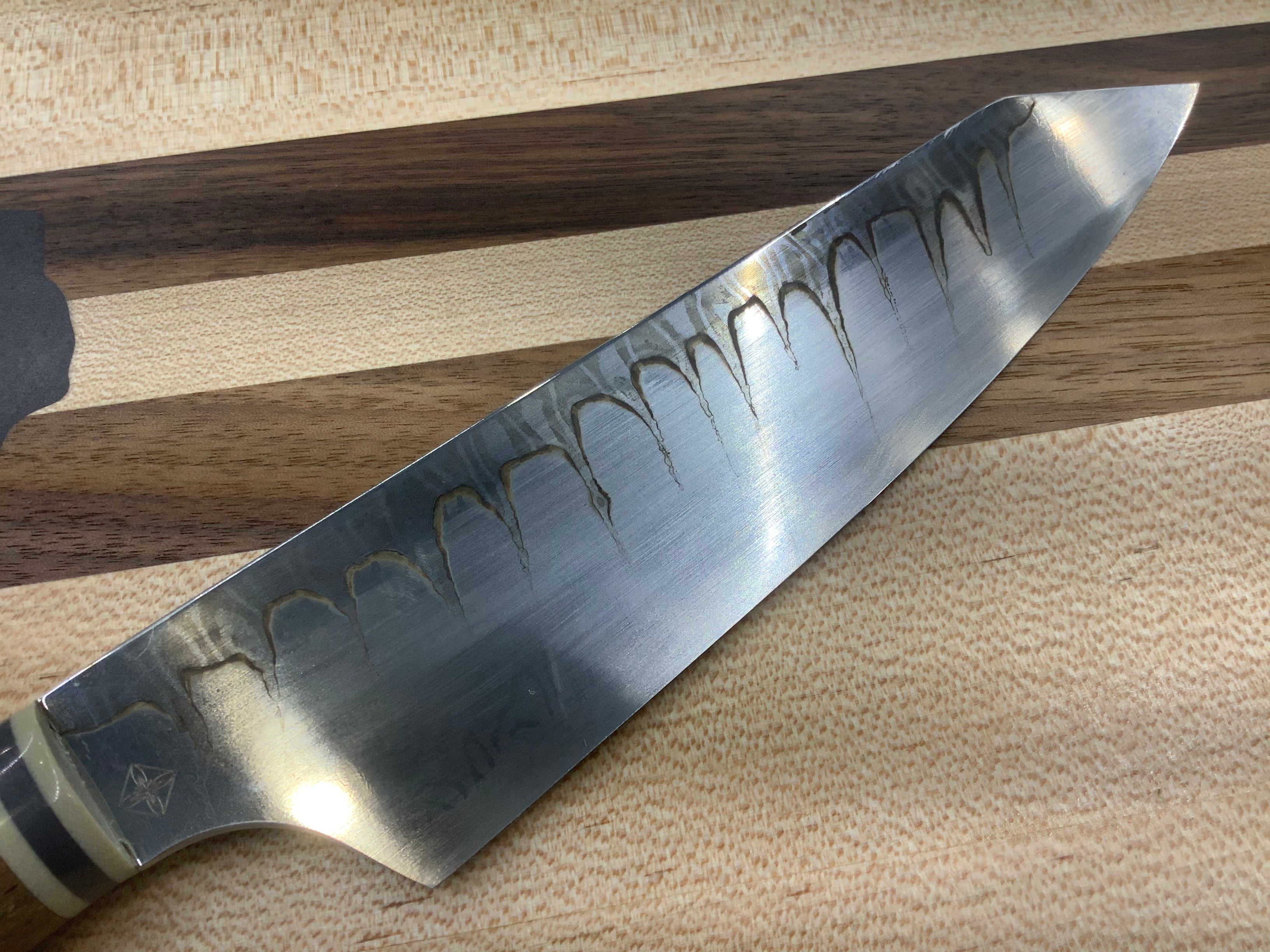 Couteau Baklash Damascus Petty en blanc #1 à haute teneur en carbone avec buis, oosik et bois de cerf teints