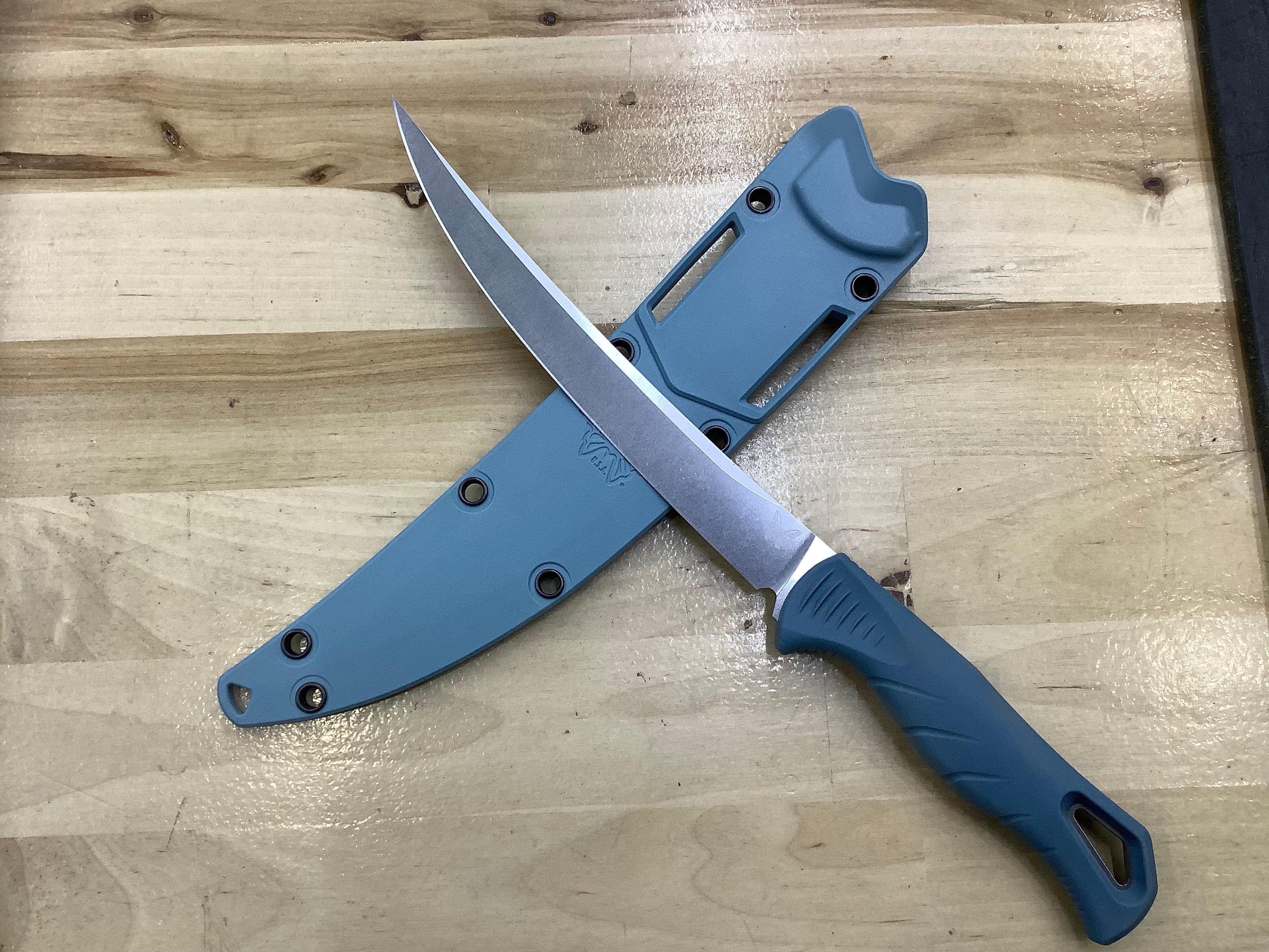 Cuchillo fileteador de hoja fija Benchmade Fishcrafter azul (lavado a la piedra de 7") 18010