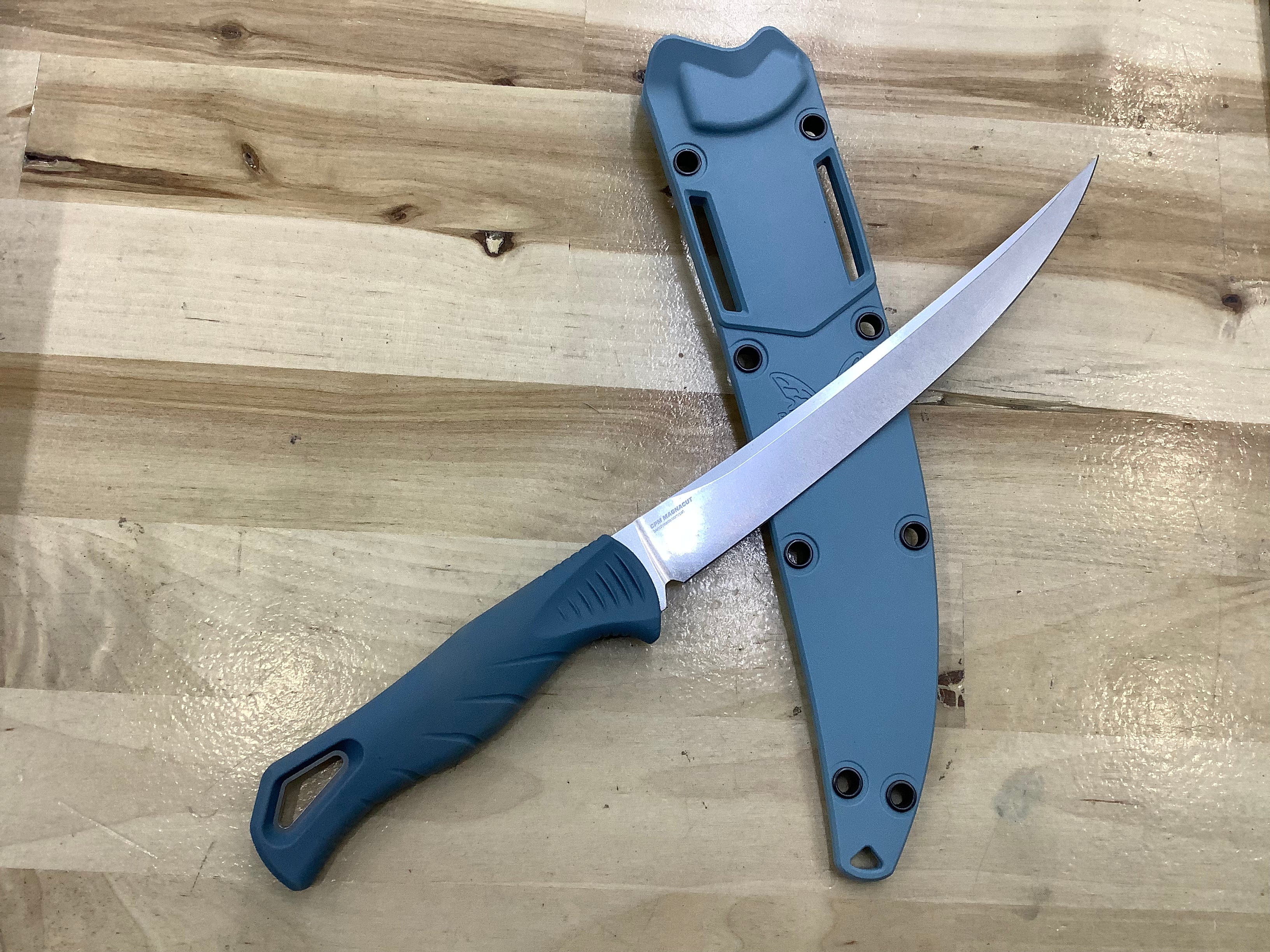 Cuchillo fileteador de hoja fija Benchmade Fishcrafter azul (lavado a la piedra de 7") 18010