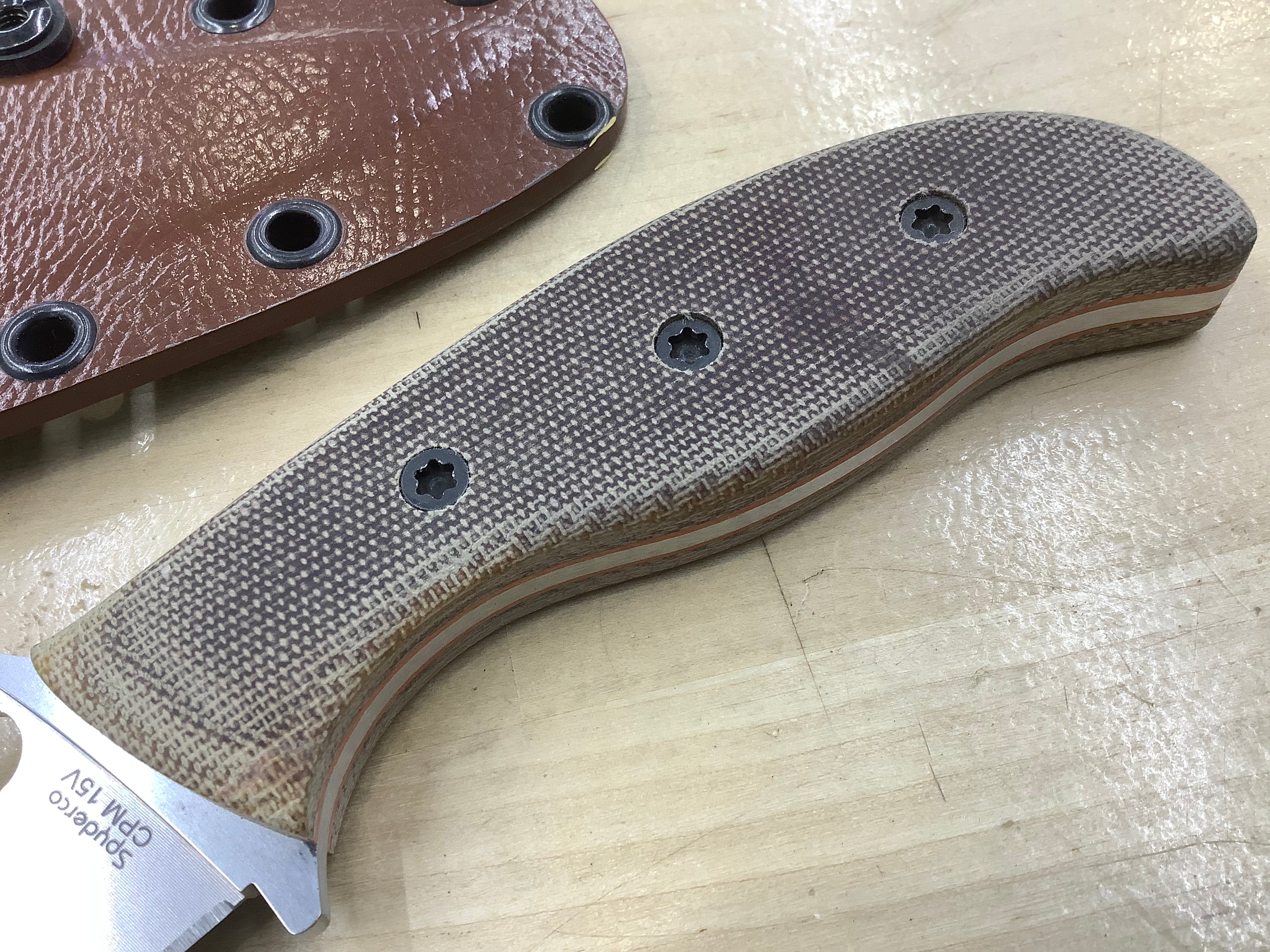 Casque Spyderco Custom Mule Team CPM 15v Micarta