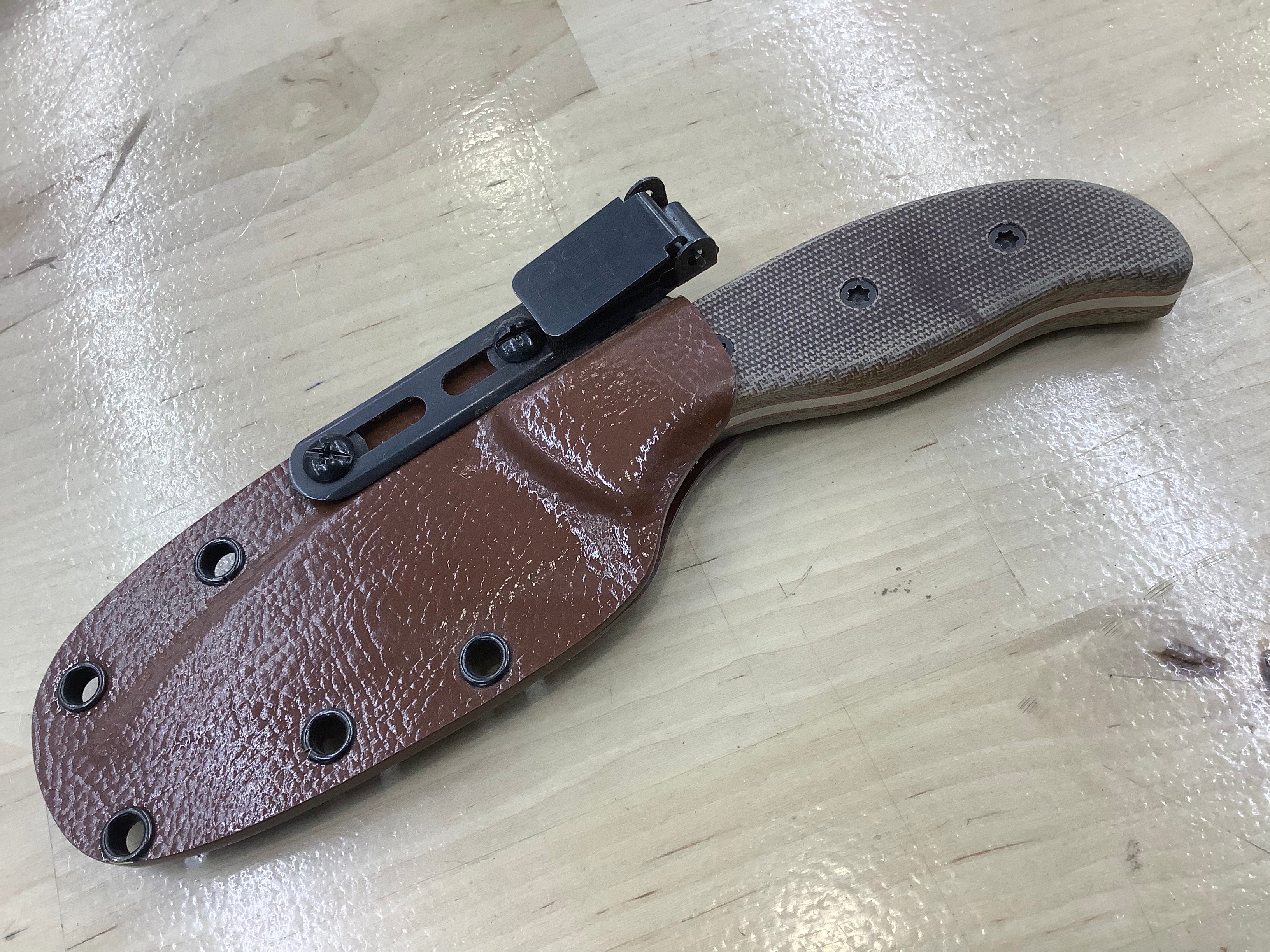 Casque Spyderco Custom Mule Team CPM 15v Micarta