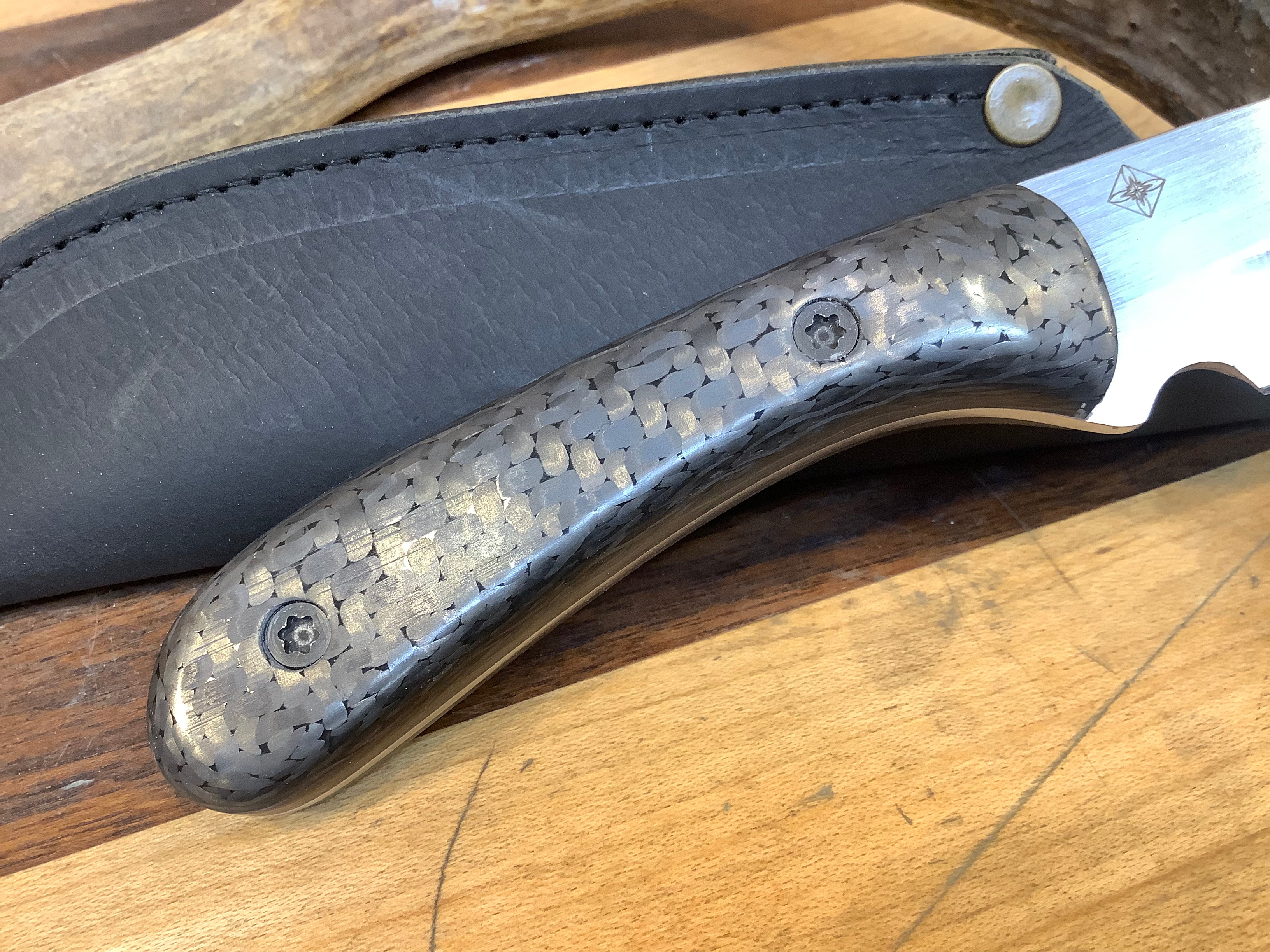 713 Utility Knife in CPM MagnaCut with Carbon Fiber Handle