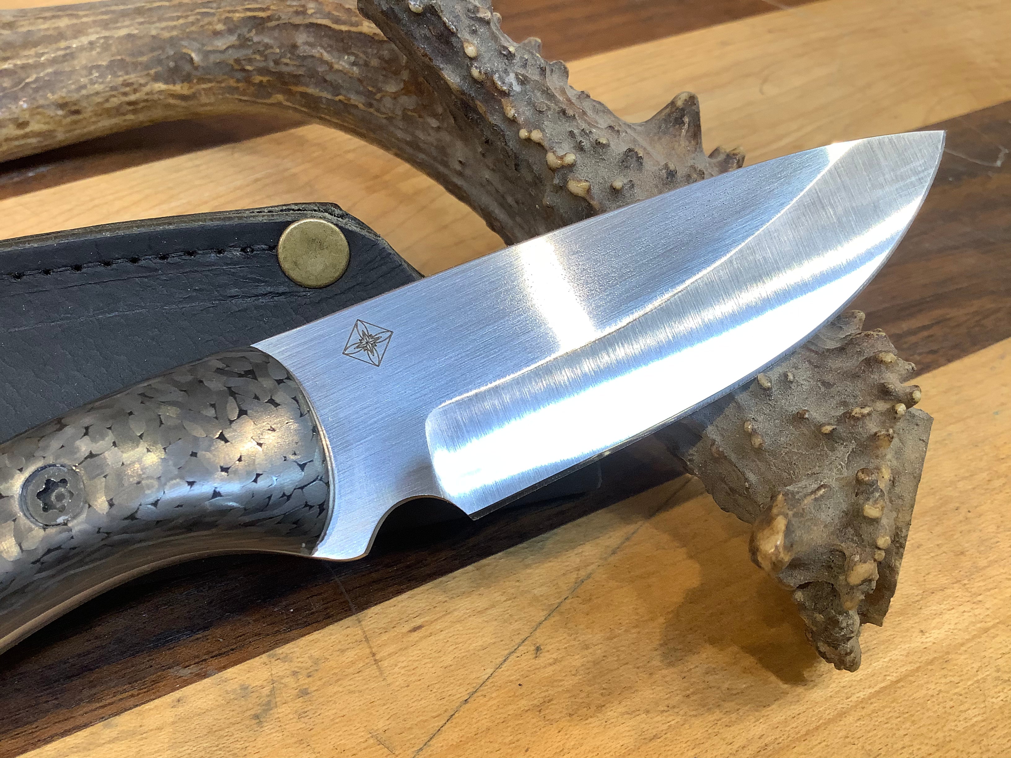 713 Utility Knife in CPM MagnaCut with Carbon Fiber Handle