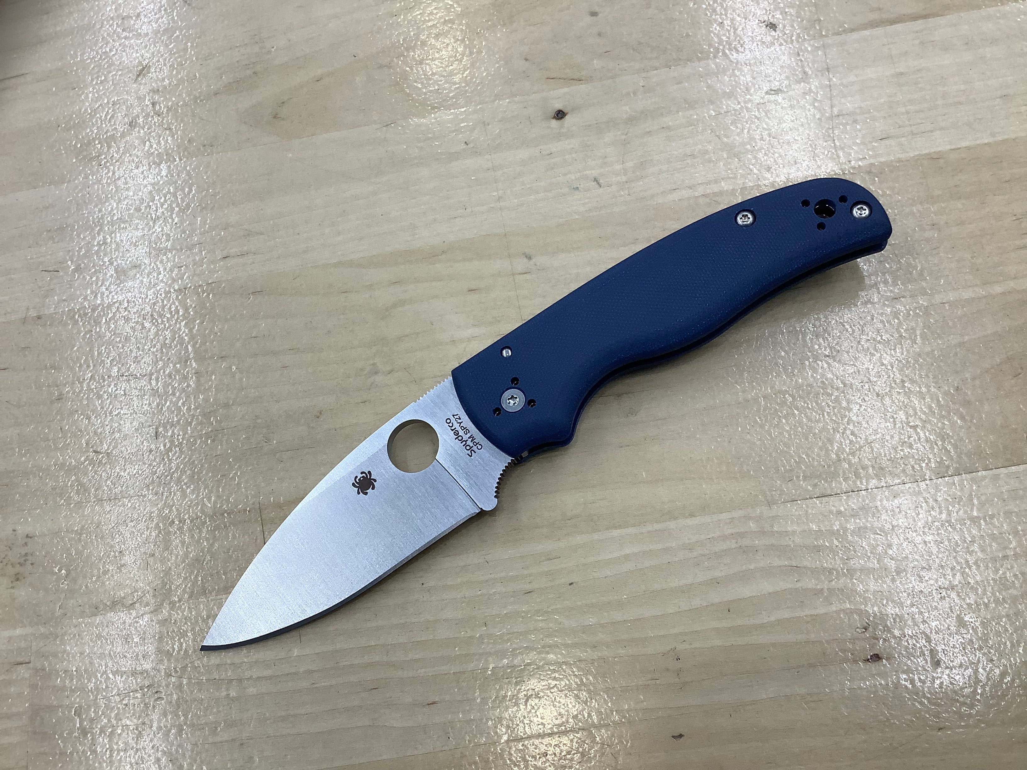 Spyderco Shaman Cobalt - CPM SPY 27 steel and Blue G-10