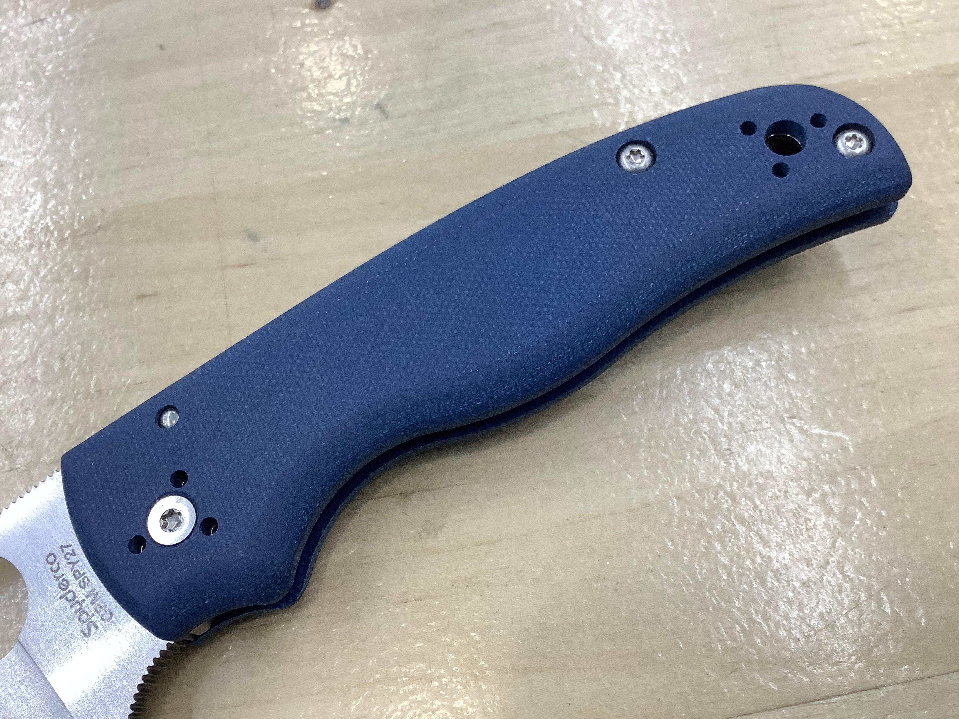 Spyderco Shaman Cobalt - CPM SPY 27 steel and Blue G-10