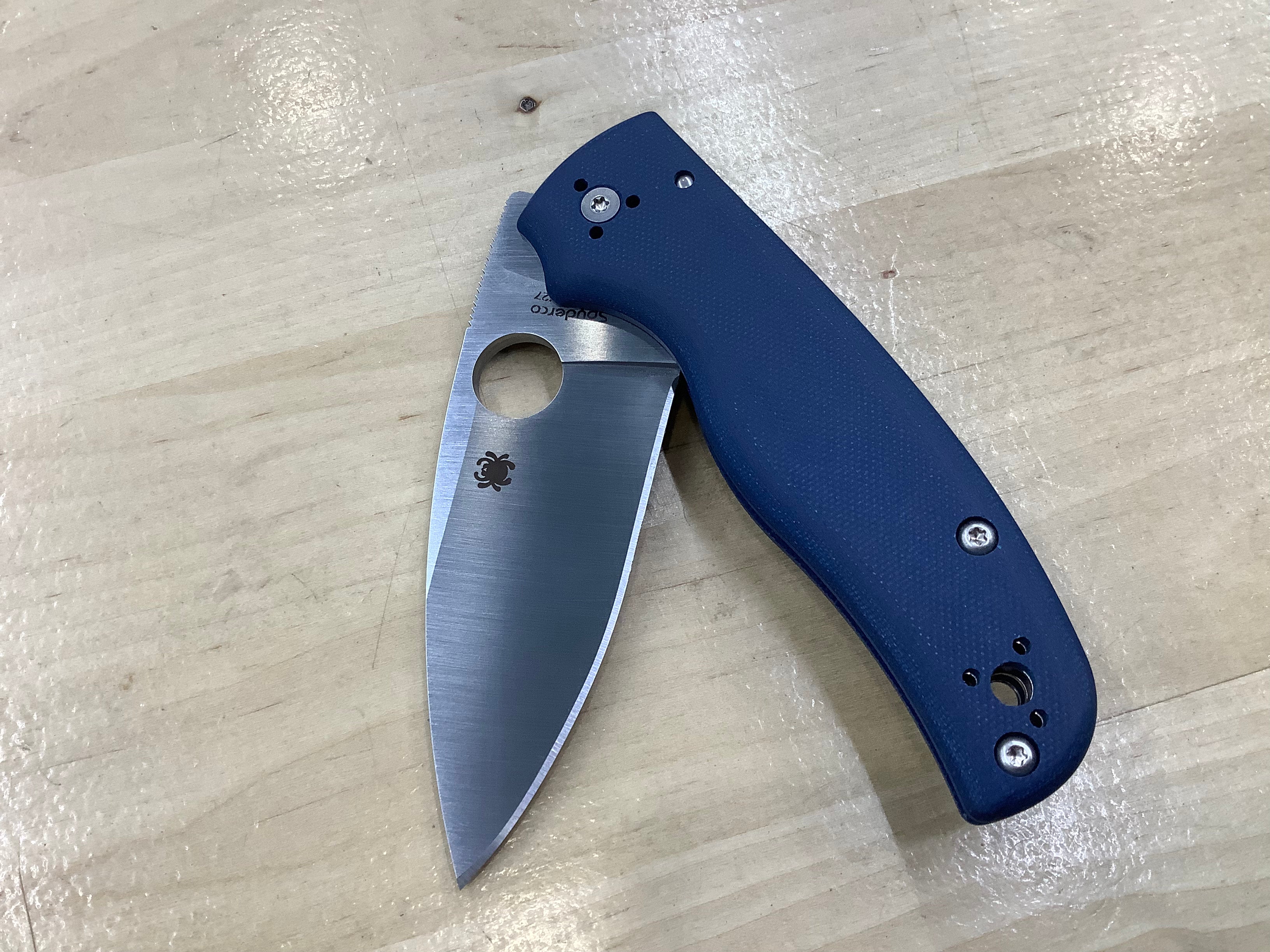 Spyderco Shaman Cobalt - CPM SPY 27 steel and Blue G-10