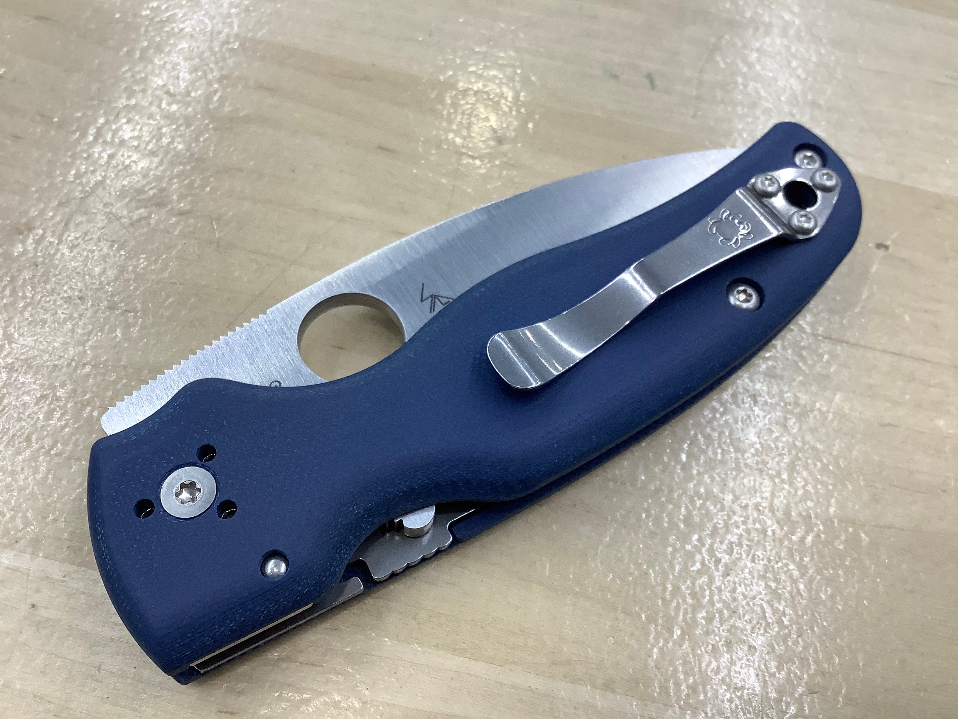 Spyderco Shaman Cobalt - CPM SPY 27 steel and Blue G-10